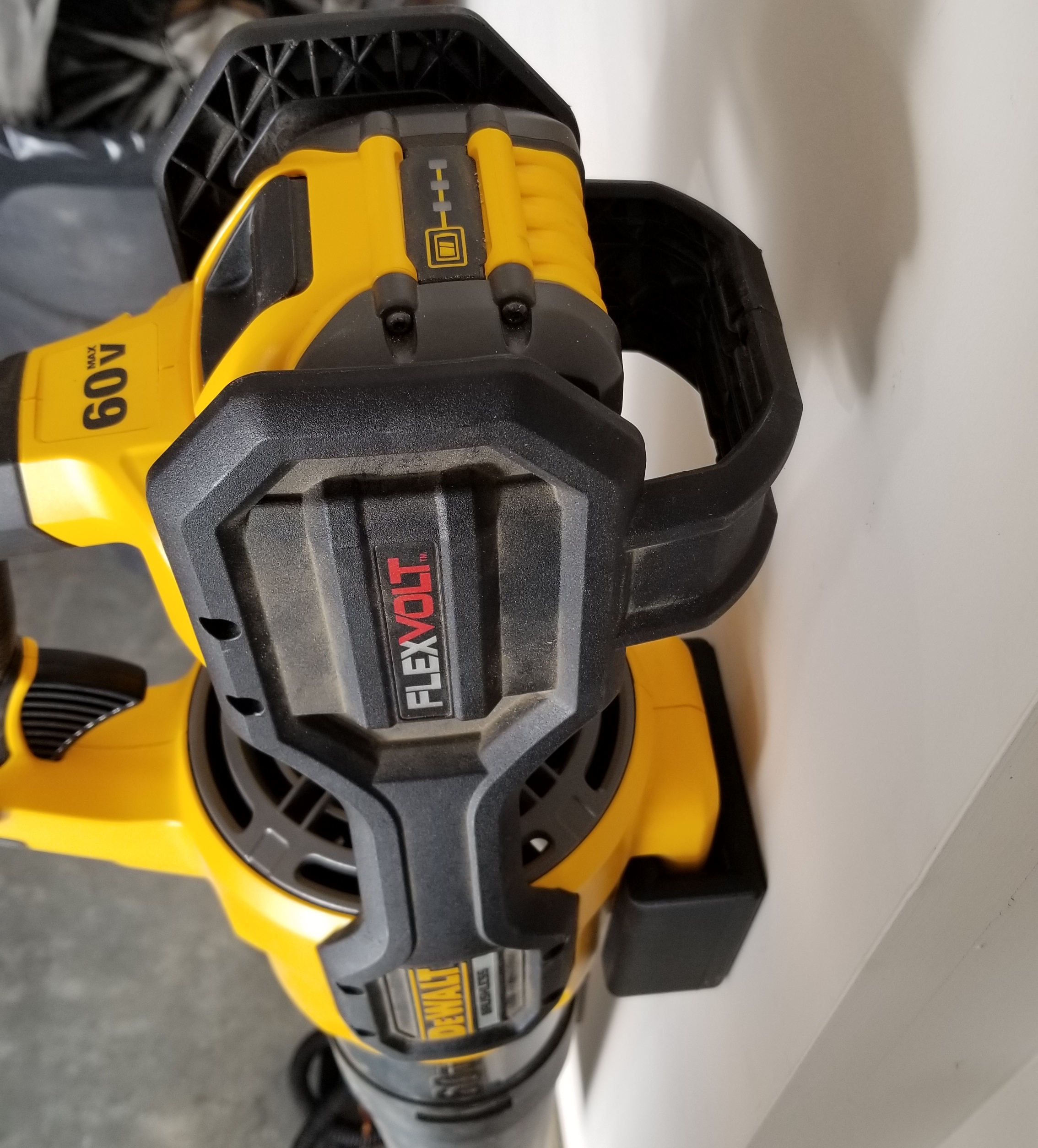 Leaf Blower Holder by ShovelshoT Download free STL model