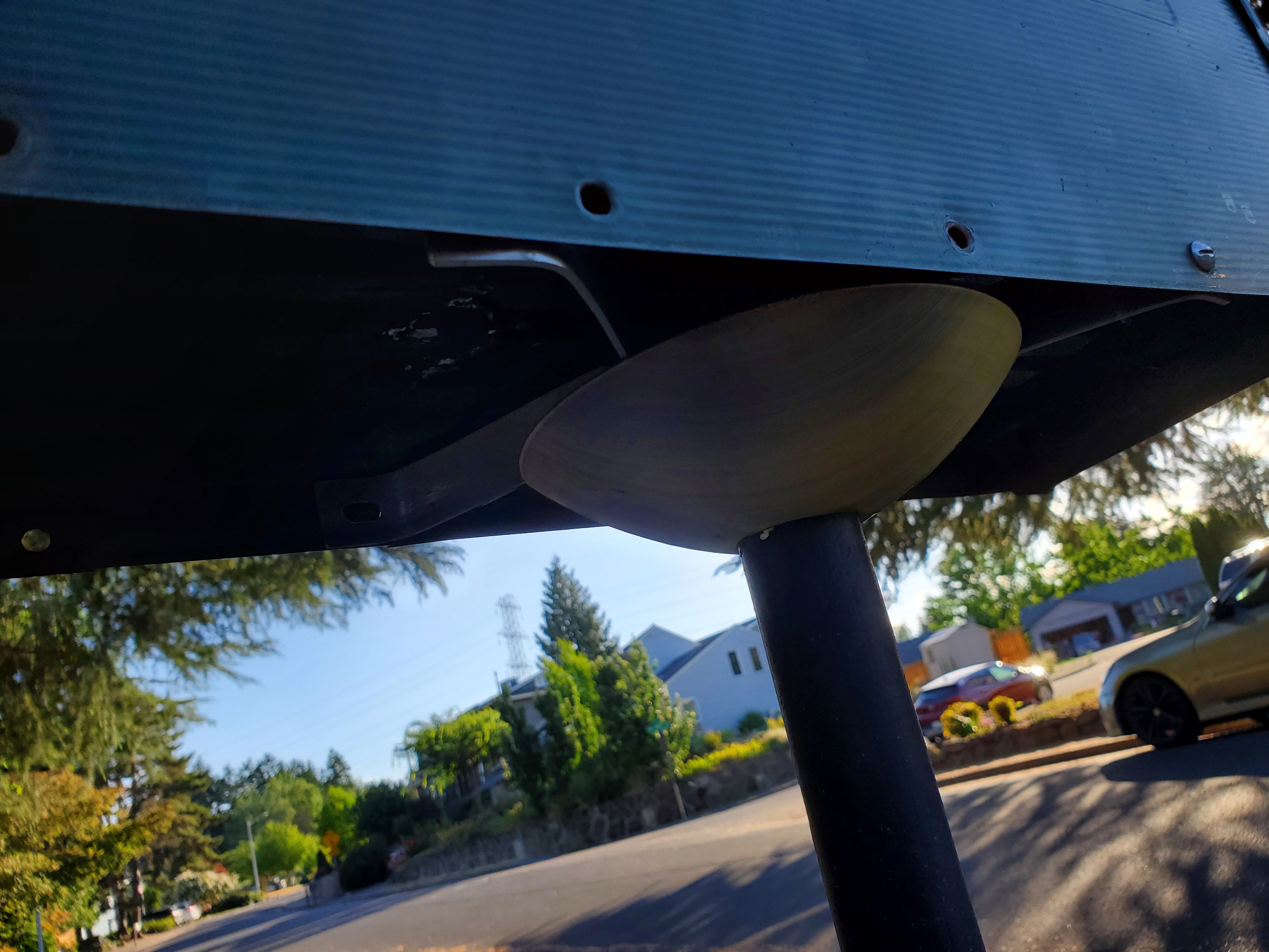 mailbox stabilizer for cylindrical post
