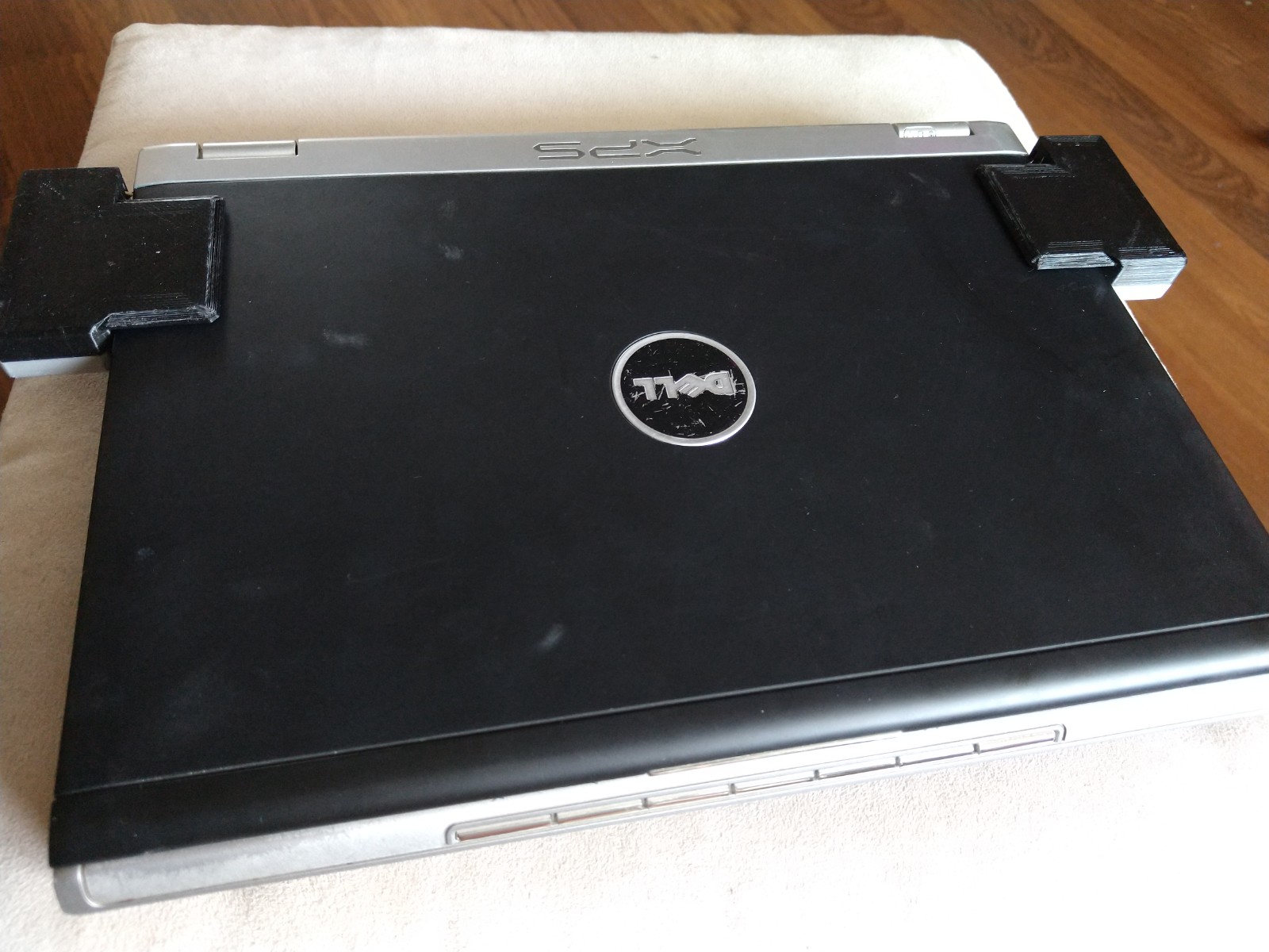 External speaker housing for old laptop