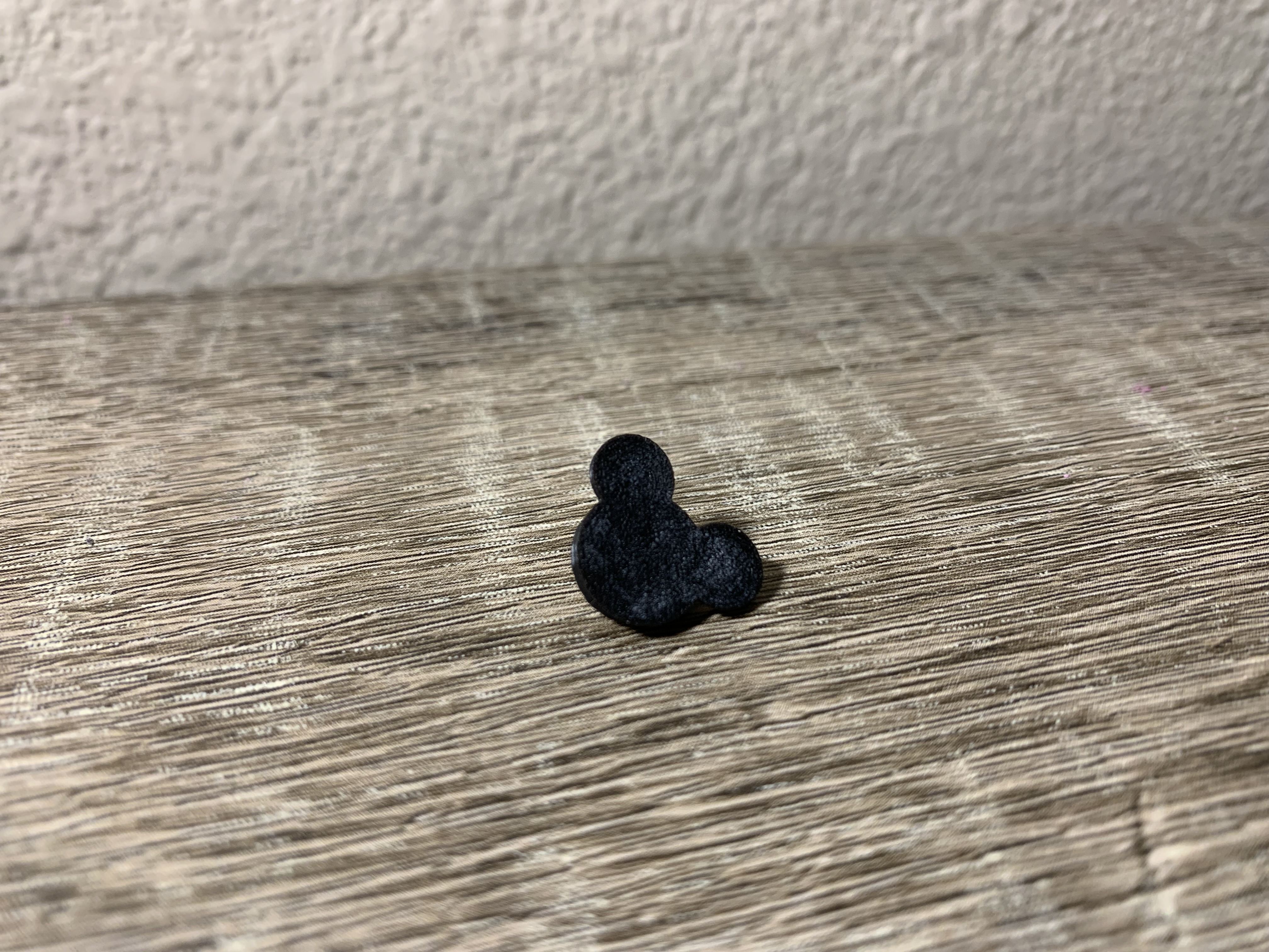 Disney croc charm (screw on, no glue)