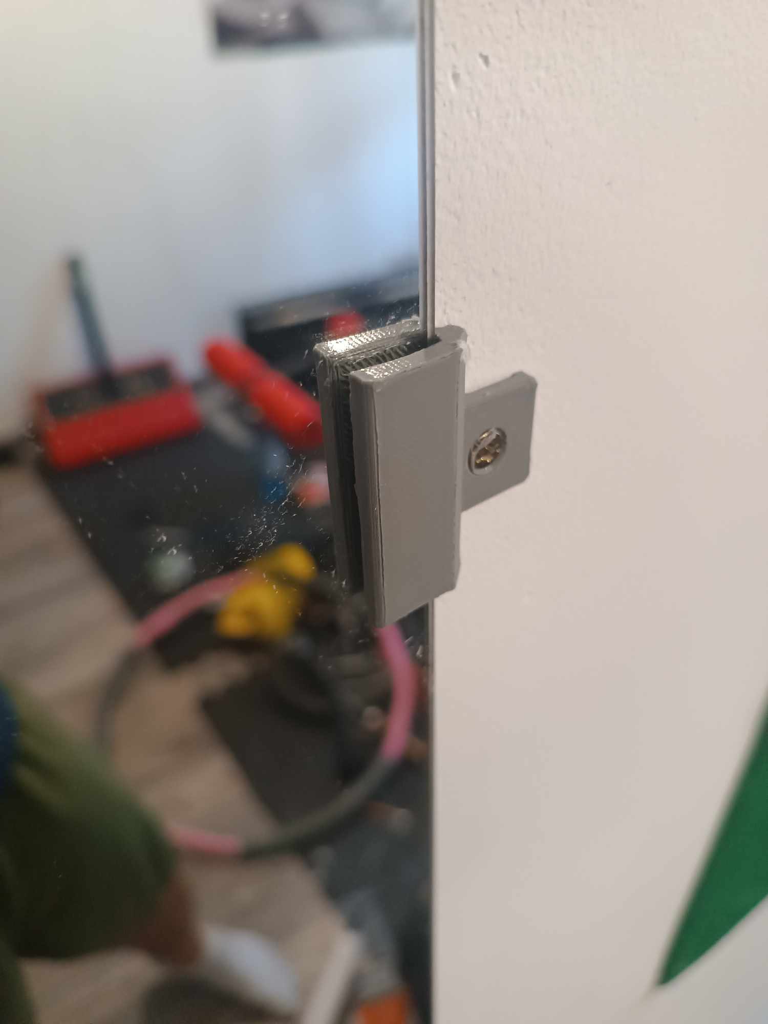 Mirror wall mounting bracket by Venom Bodybuilder Download free STL