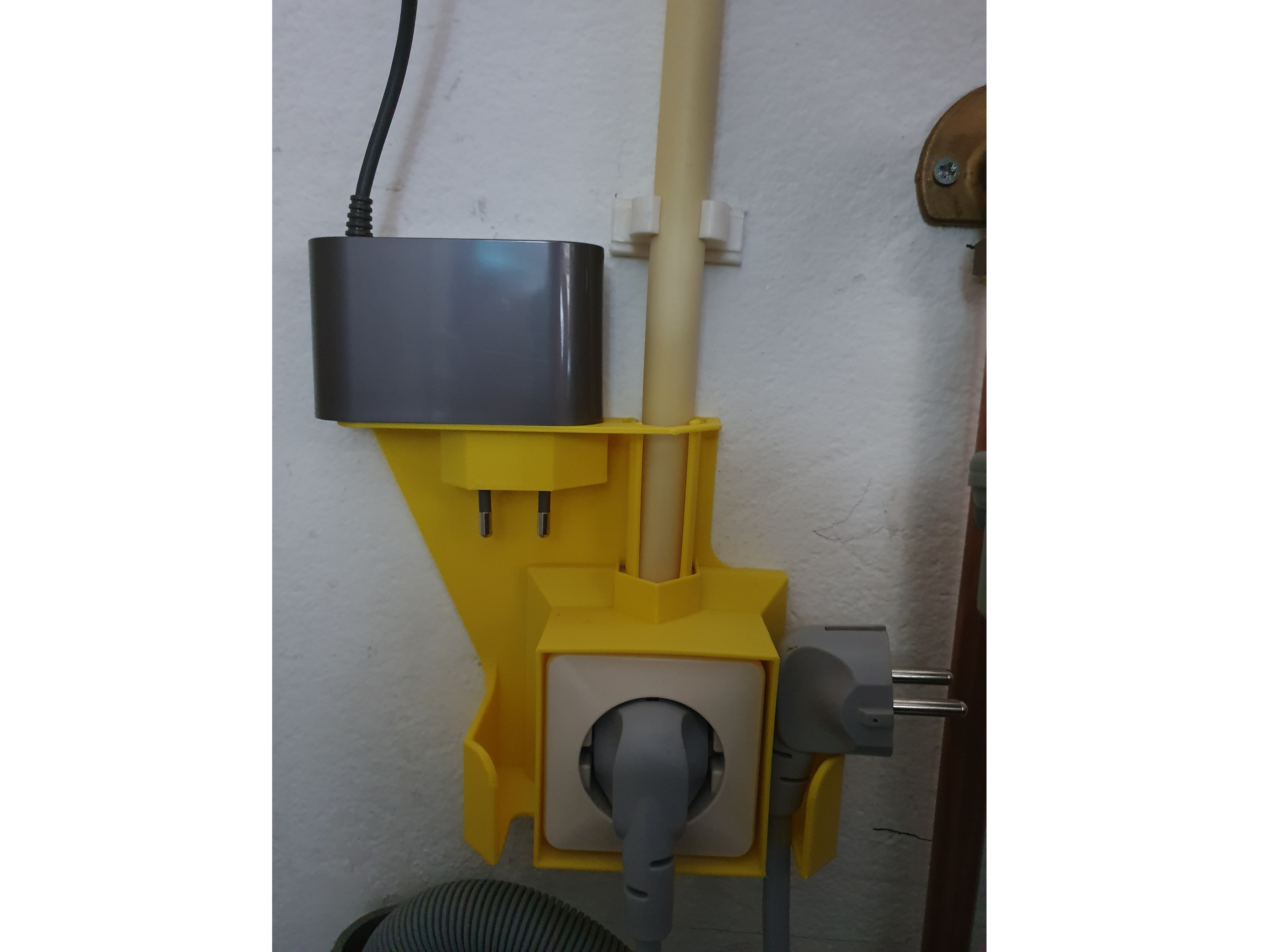 Miniatura 2 do modelo 3D Wall socket organizer
