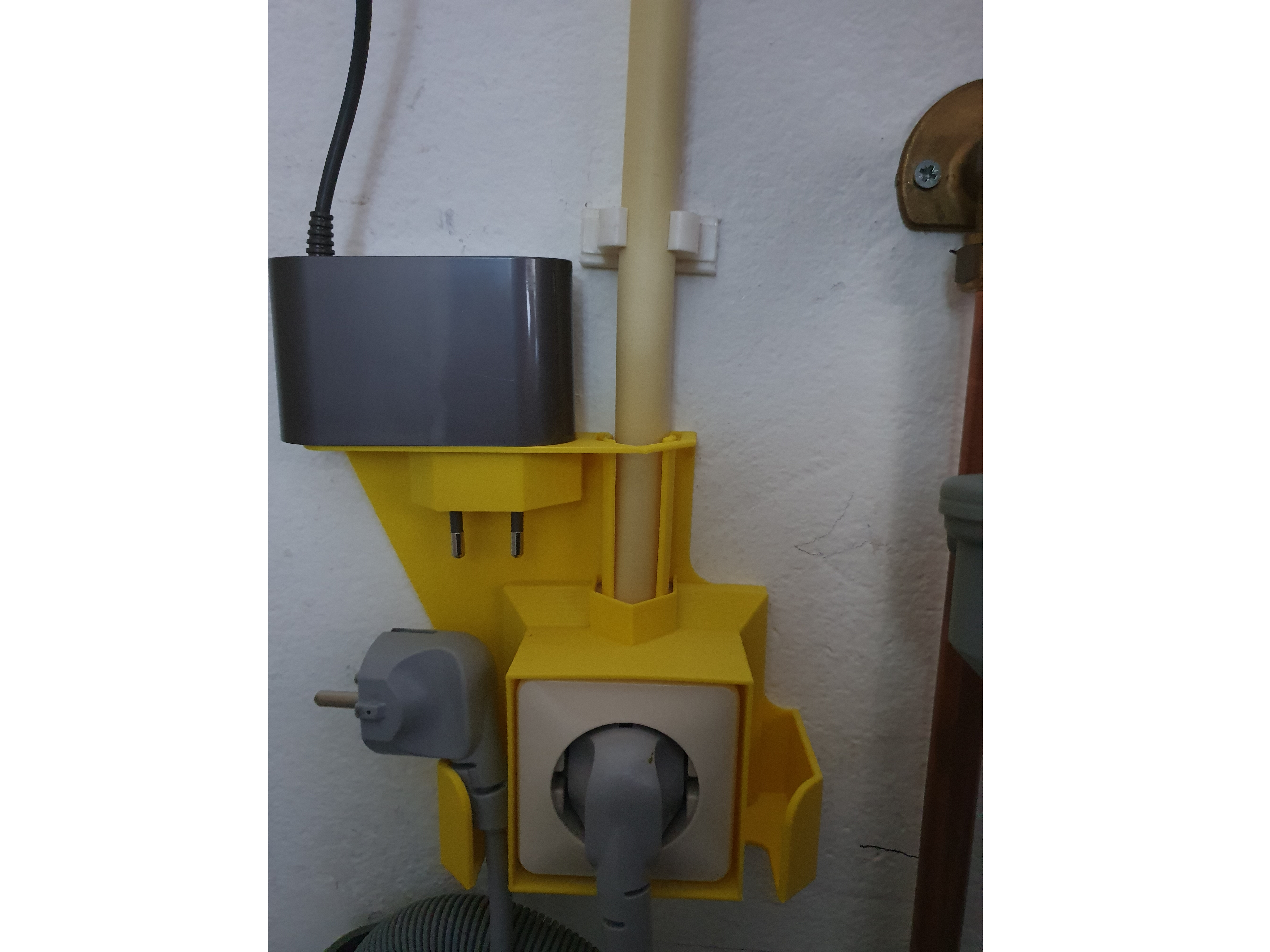 Miniatura 4 do modelo 3D Wall socket organizer