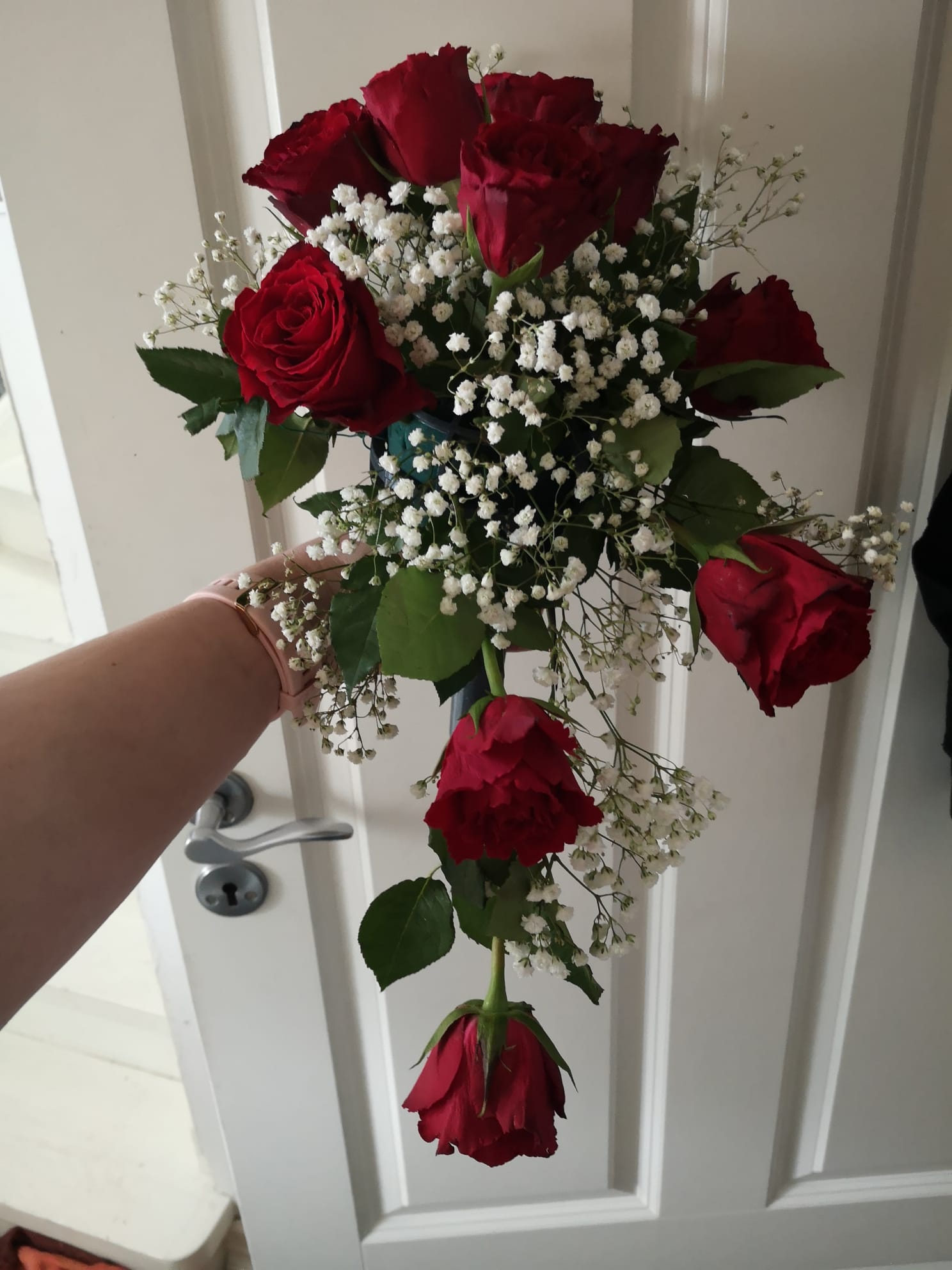 Cascade bouquet holder