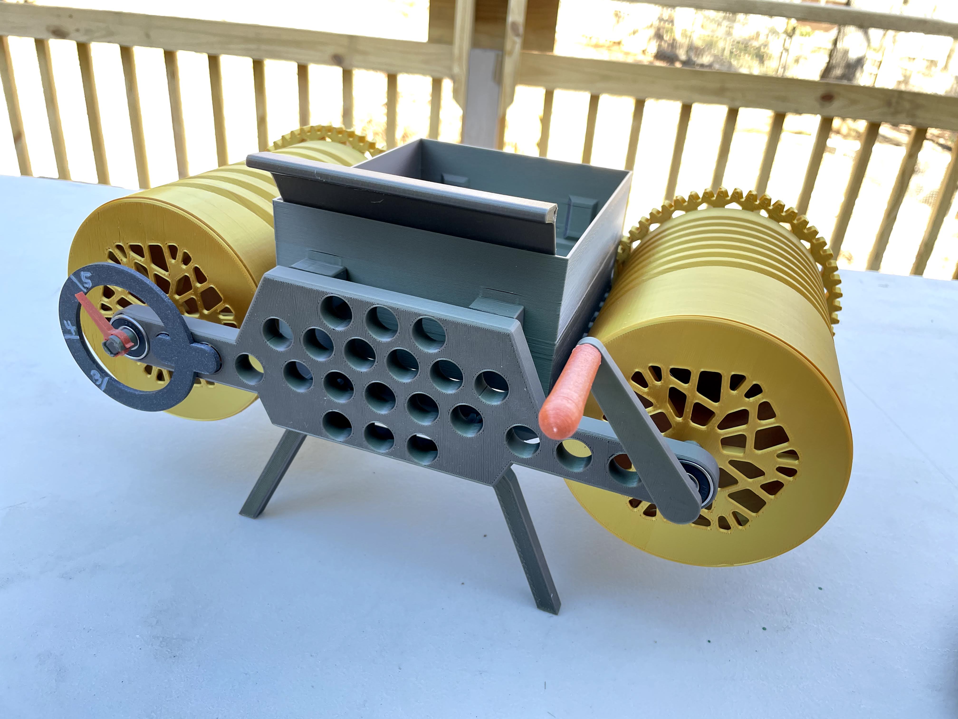 InCamSieveable The screw, nut, and bolt sorter by amoose136