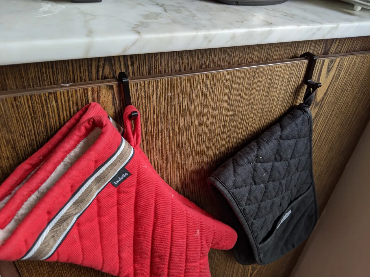 Over-door kitchen towel and oven mitt hanger hooks by sstteevvee, Download  free STL model