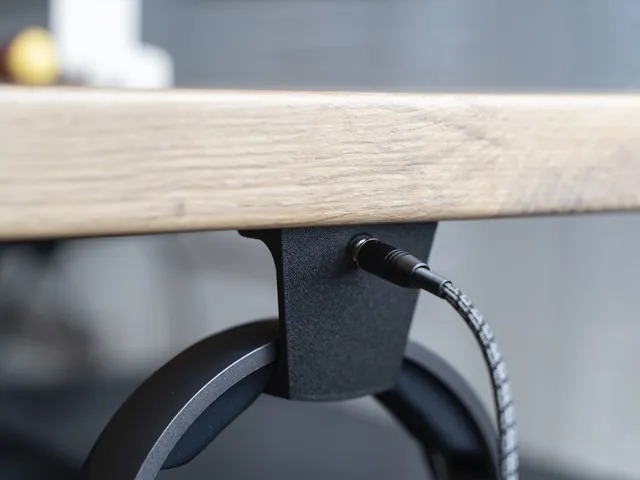 Headphone holder with headphone output (for 3.5 mm jack)