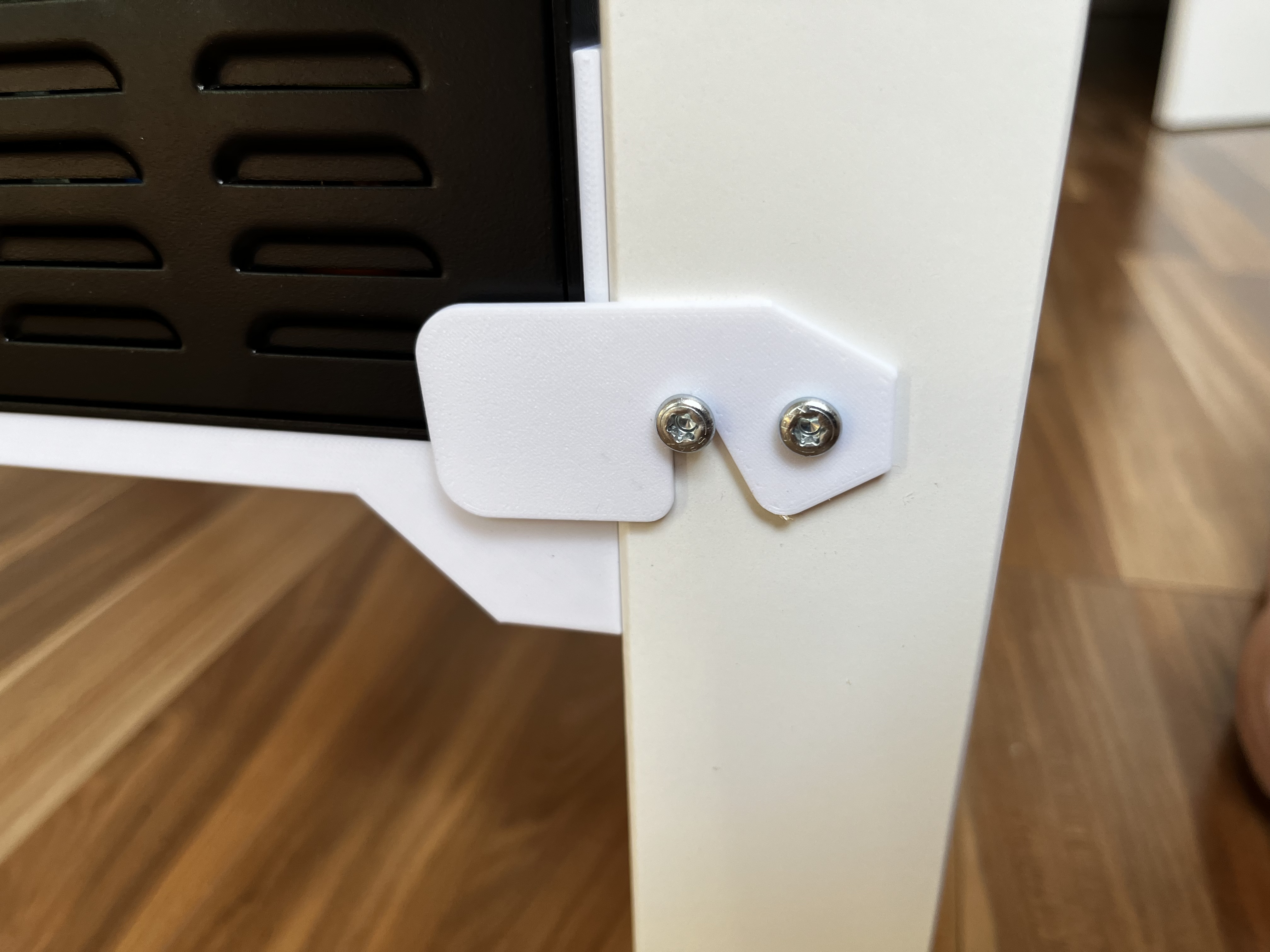 Simple latch for PSU mounting (Lack enclosure)