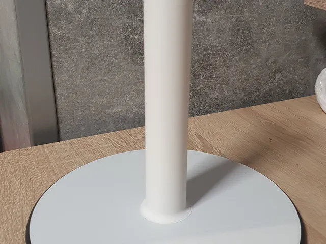 Simple paper towel holder