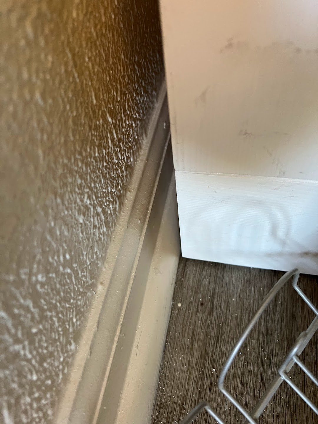 MOULD MOUNT Wall mounting bracket for locations with moulding by