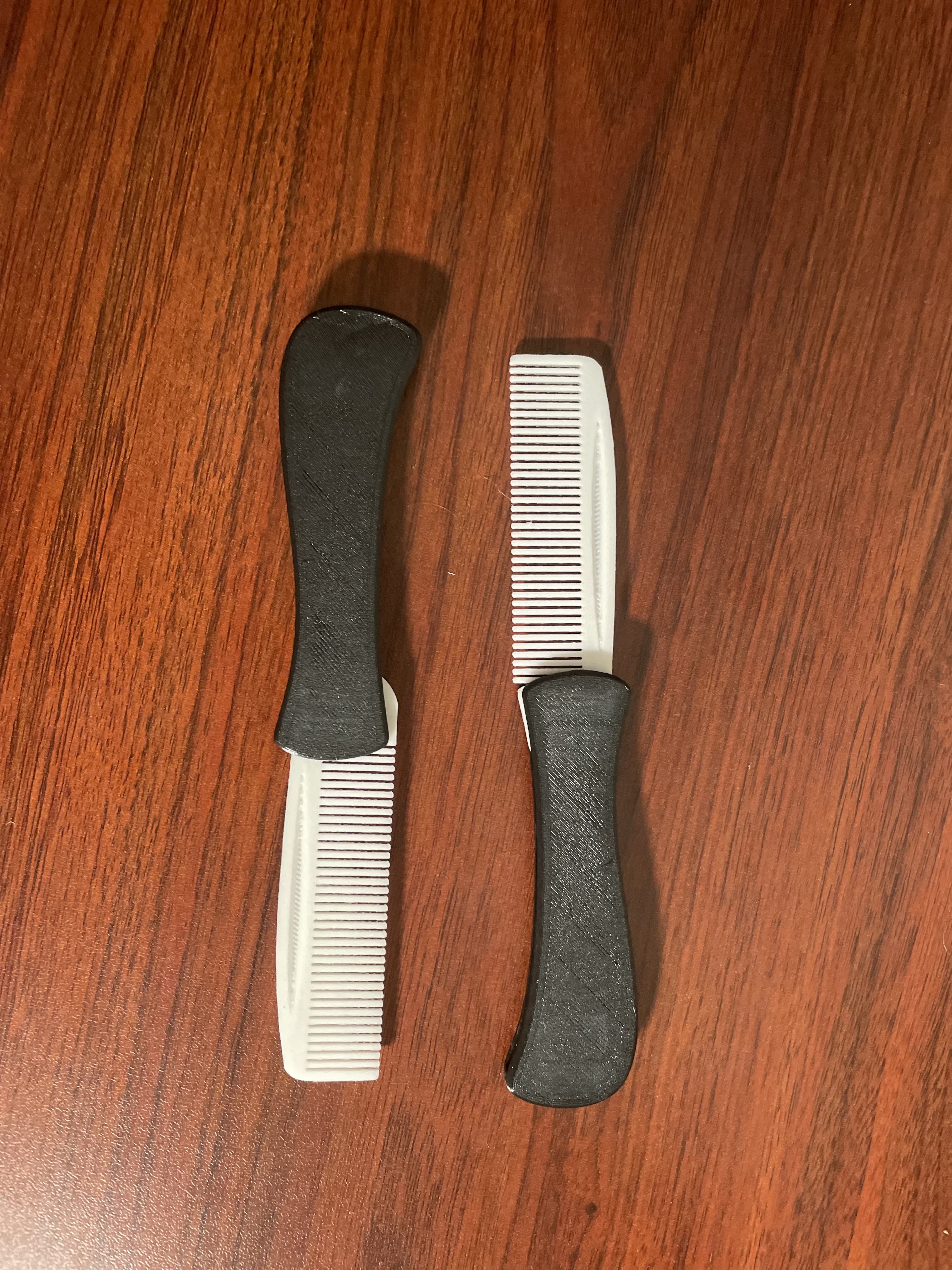 Miniatura 6 do modelo 3D Folding Switchblade Comb
