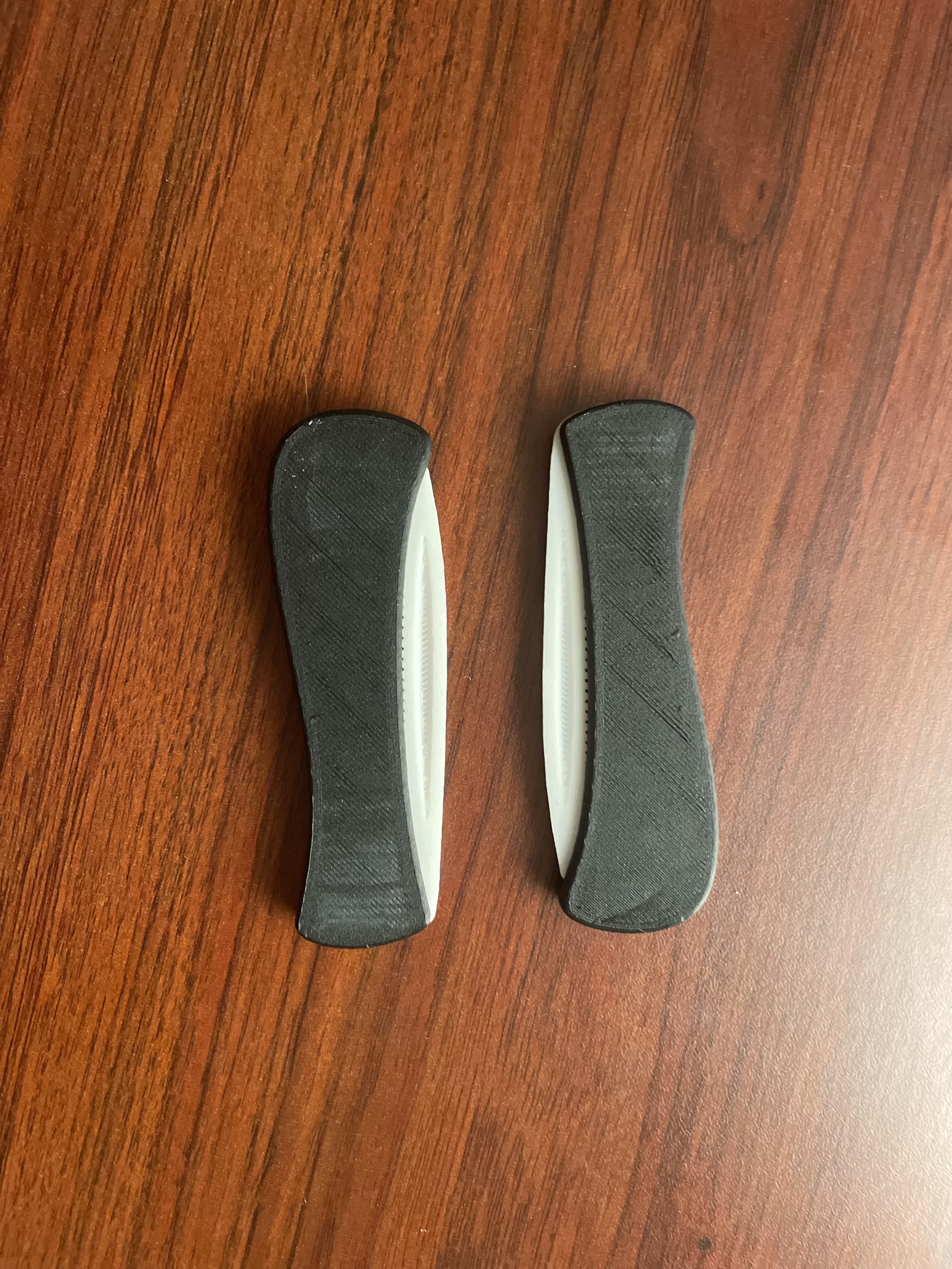 Miniatura 4 do modelo 3D Folding Switchblade Comb