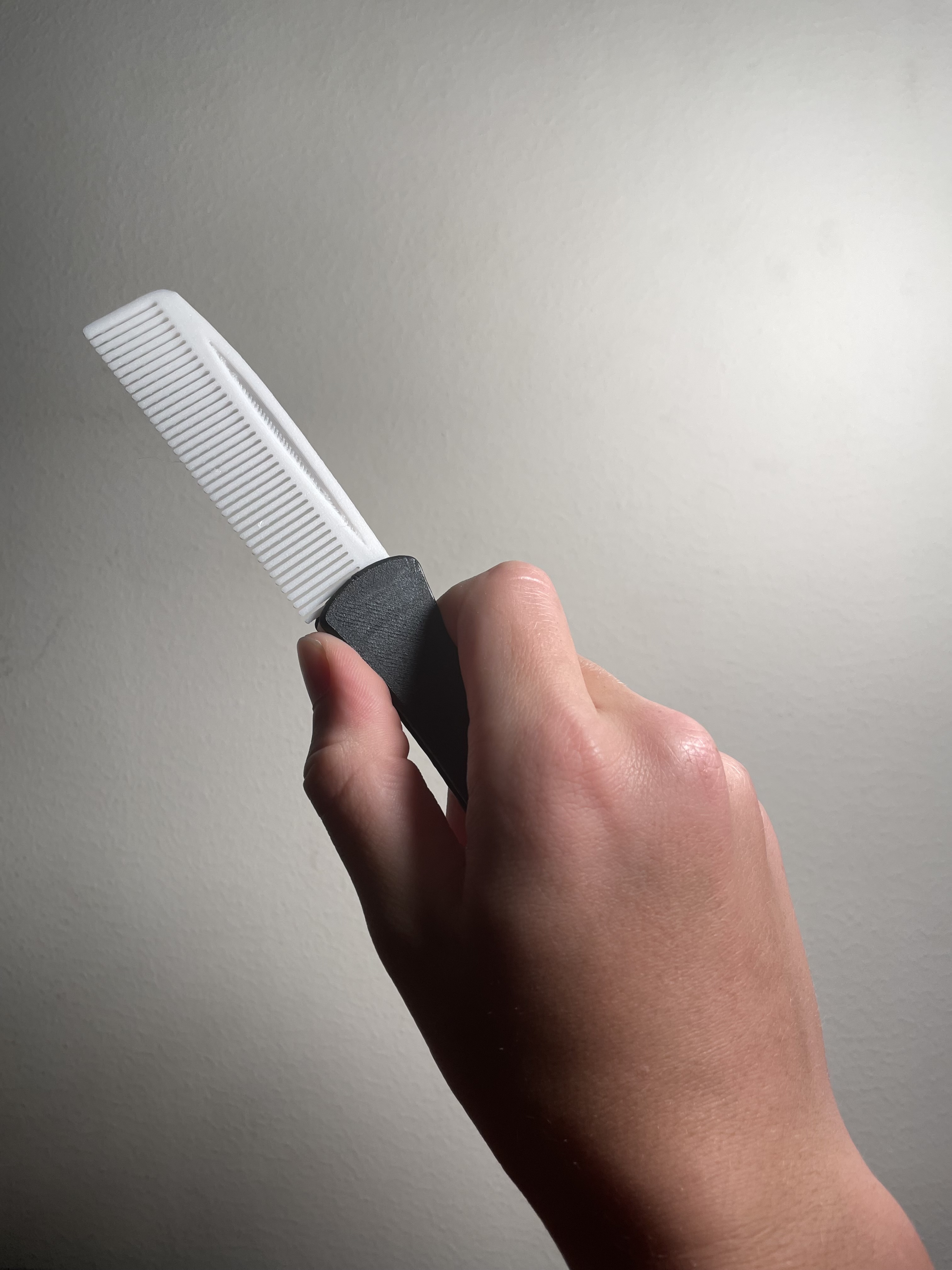 Miniatura 5 do modelo 3D Folding Switchblade Comb