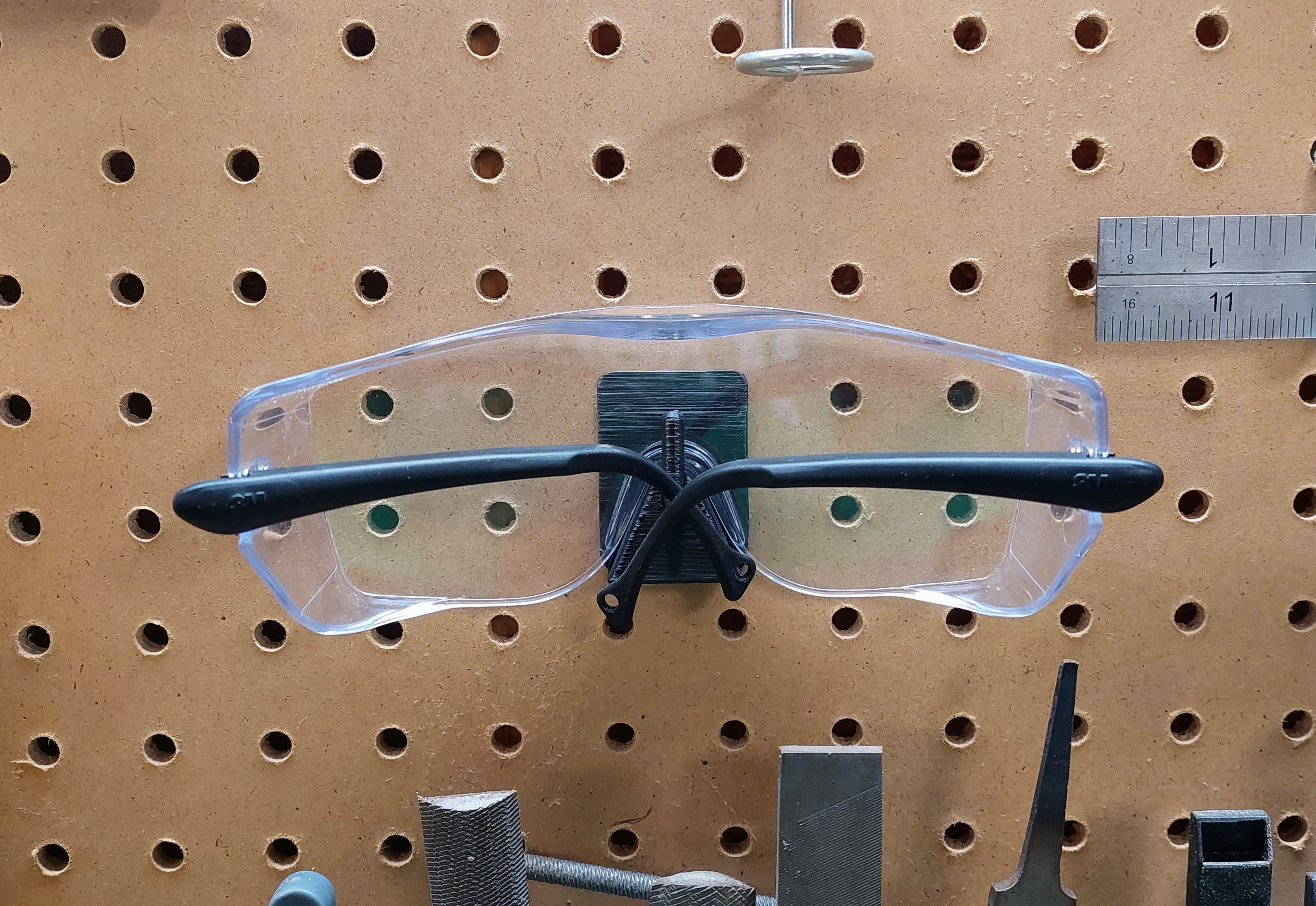 Pegboard Safety Glasses Holder by Blackcrow Download free STL model