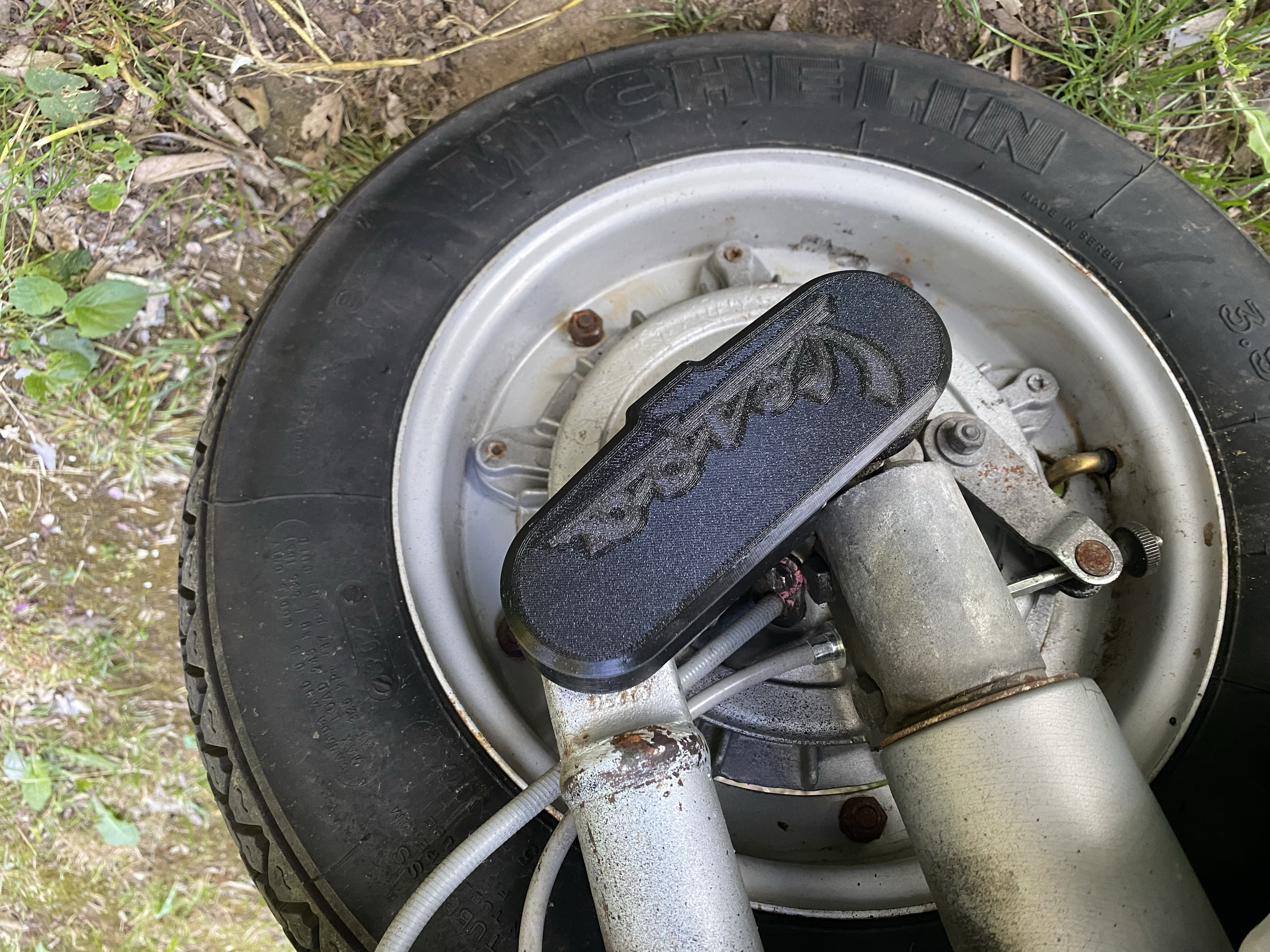 Miniatura 2 do modelo 3D Vespa fork cover replacement