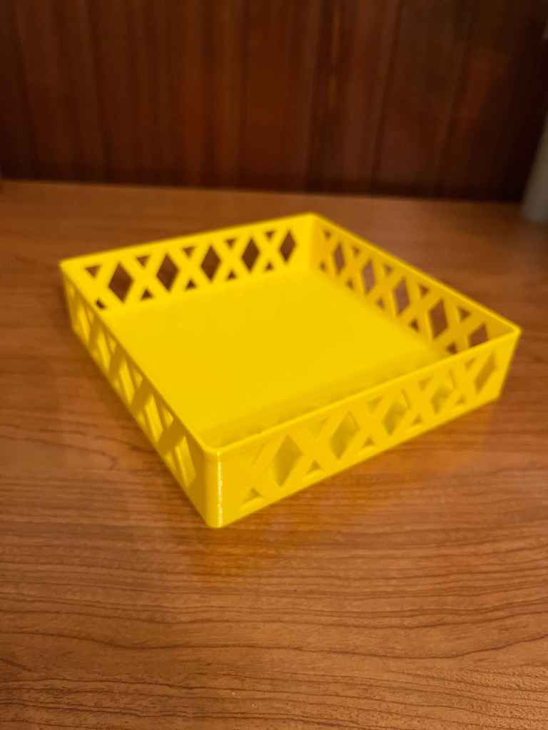 Square organizer with diamonds pattern