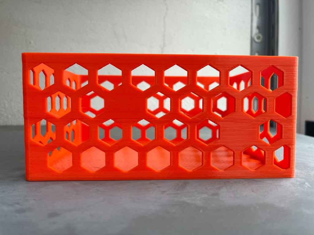 Miniatura 3 do modelo 3D Rectangular organizer with hexagonal honeycomb pattern