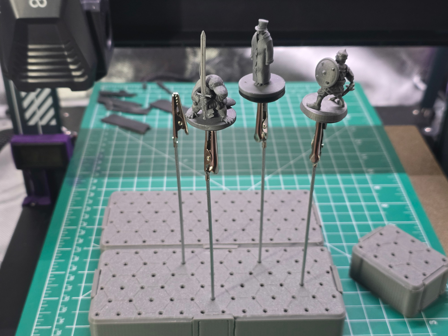 Parametric Miniature Painting Clip Stick Base