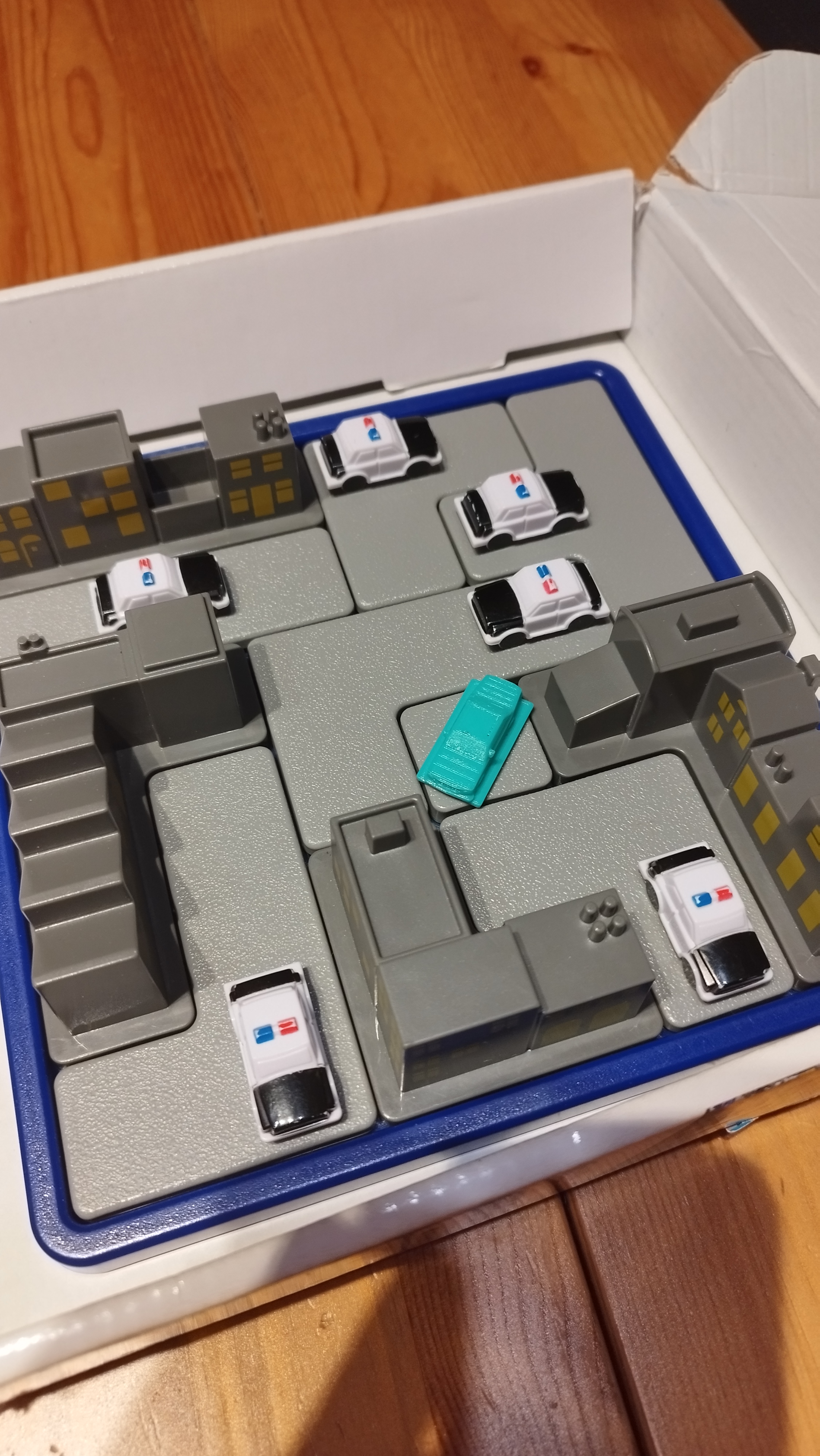 Voiture Rouge SG 250-K (sans socle) jeu Au Voleur Smartgames  (école)