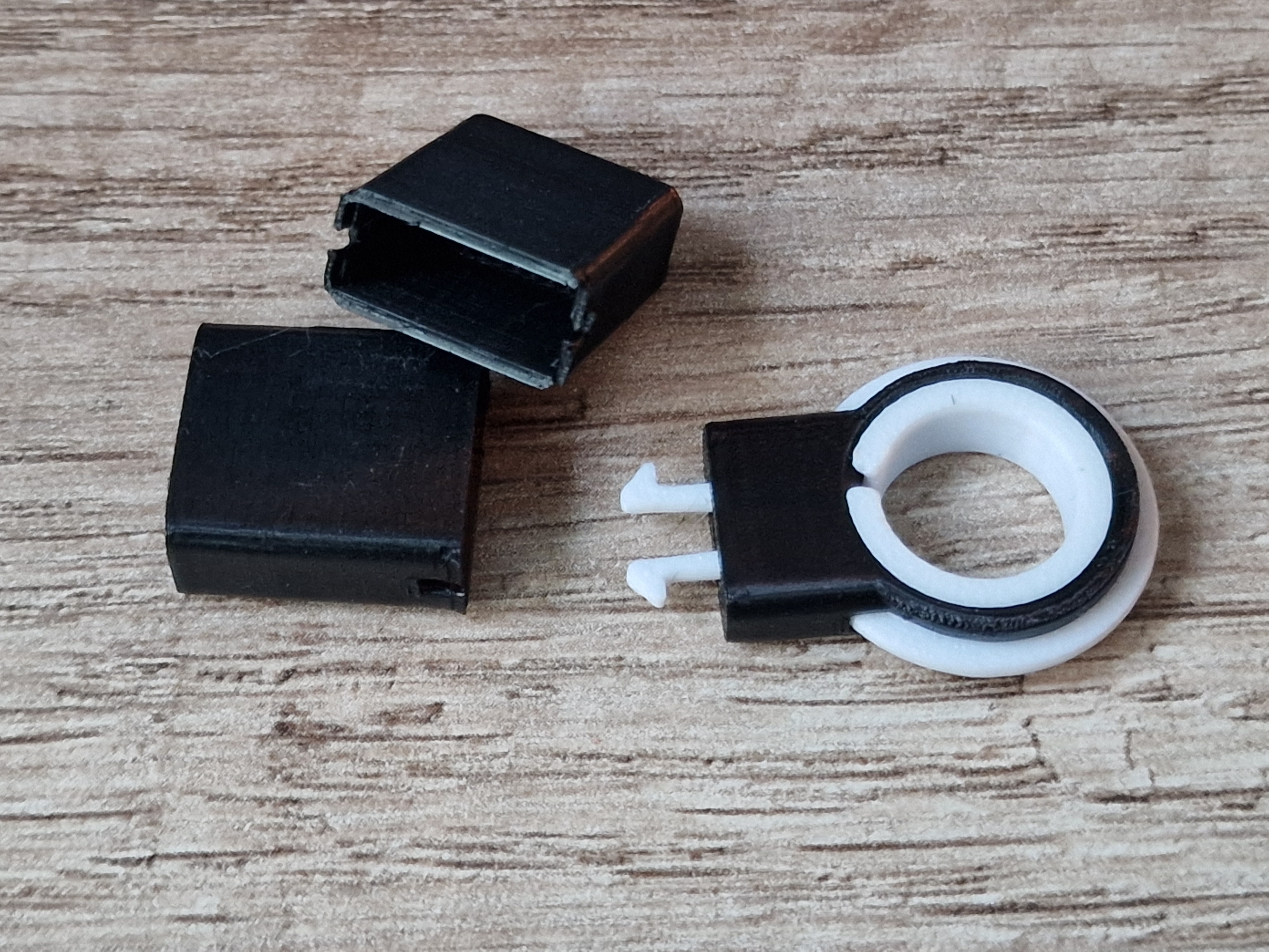 Miniatura 2 do modelo 3D Cover for USB Security Insert Lock