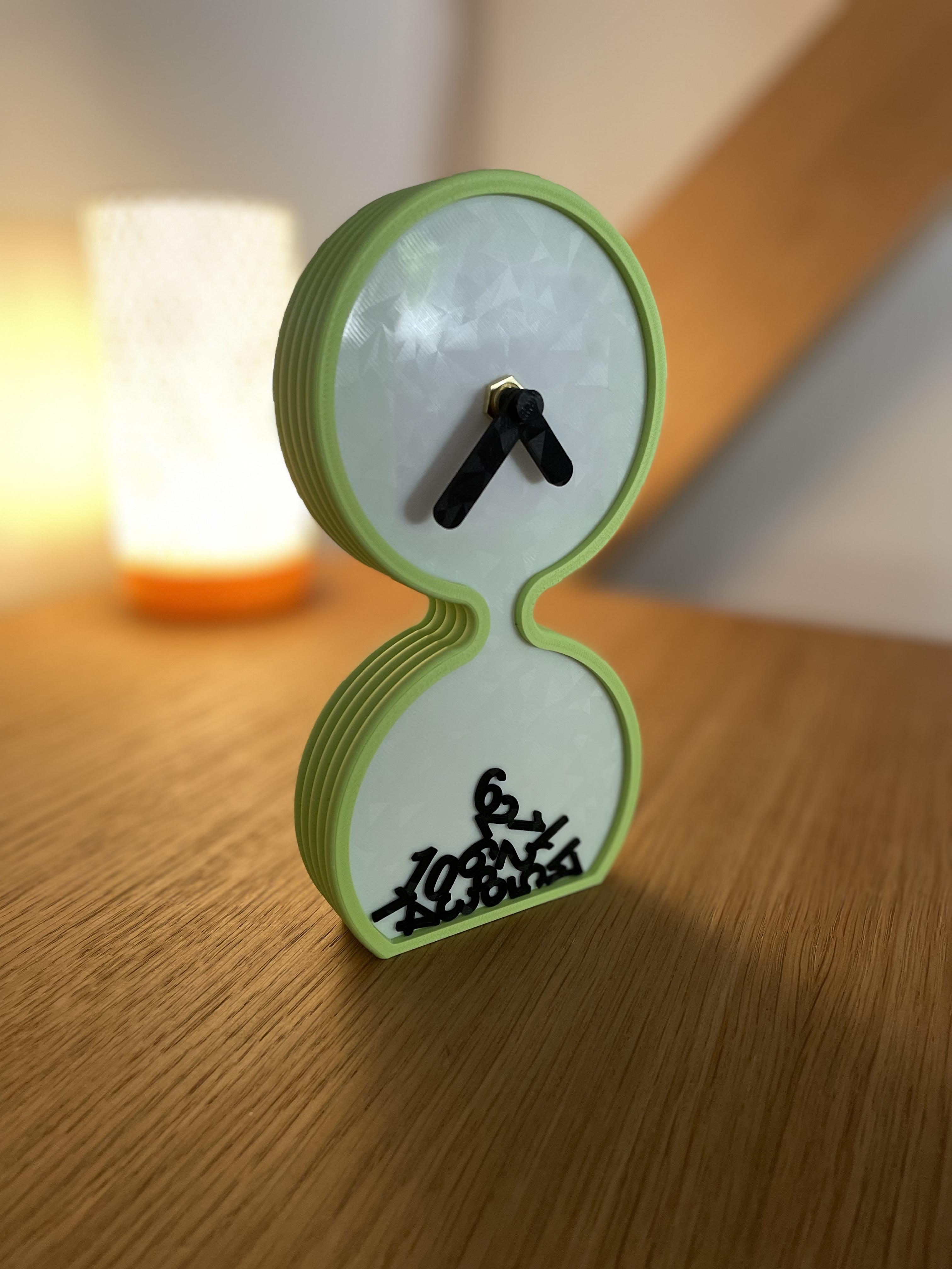 Miniatura 8 do modelo 3D Hourglass-shaped table clock