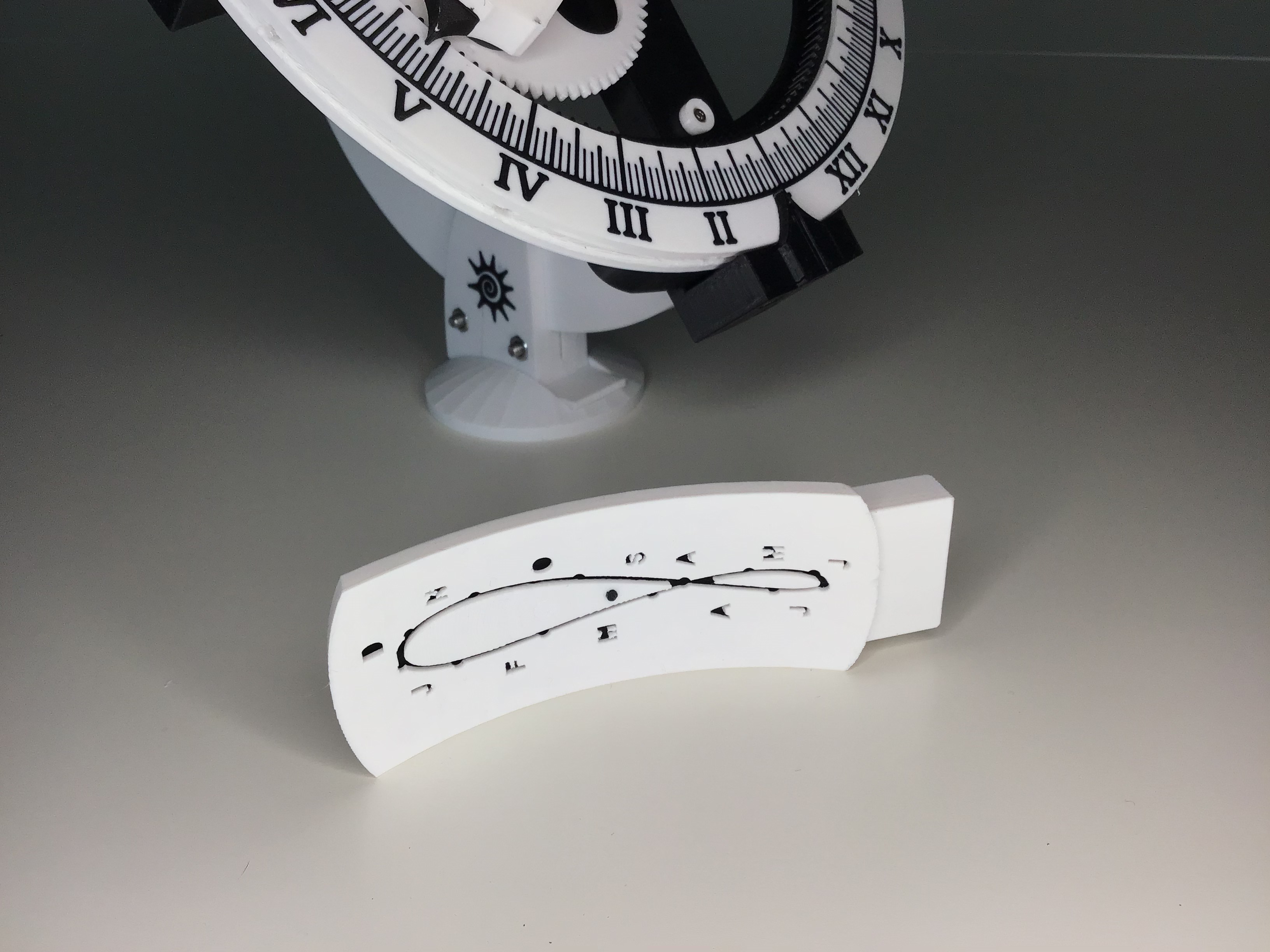 Heliochronometer Sundial - 2026 - Accurate to within 1 minute! — miniatura 7