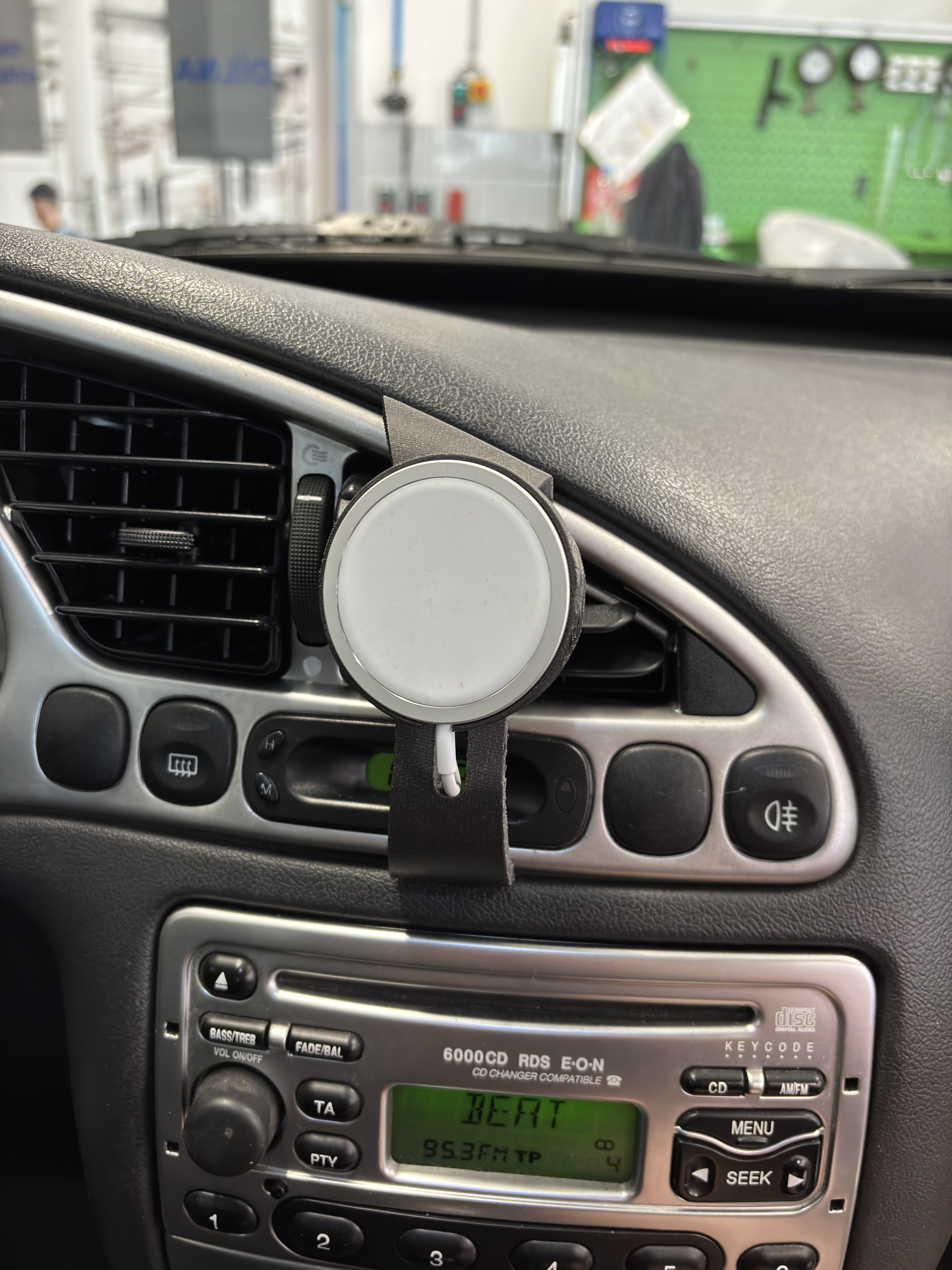 Ford Puma/Fiesta Mk4 Brodit style phone holder (w Magsafe)