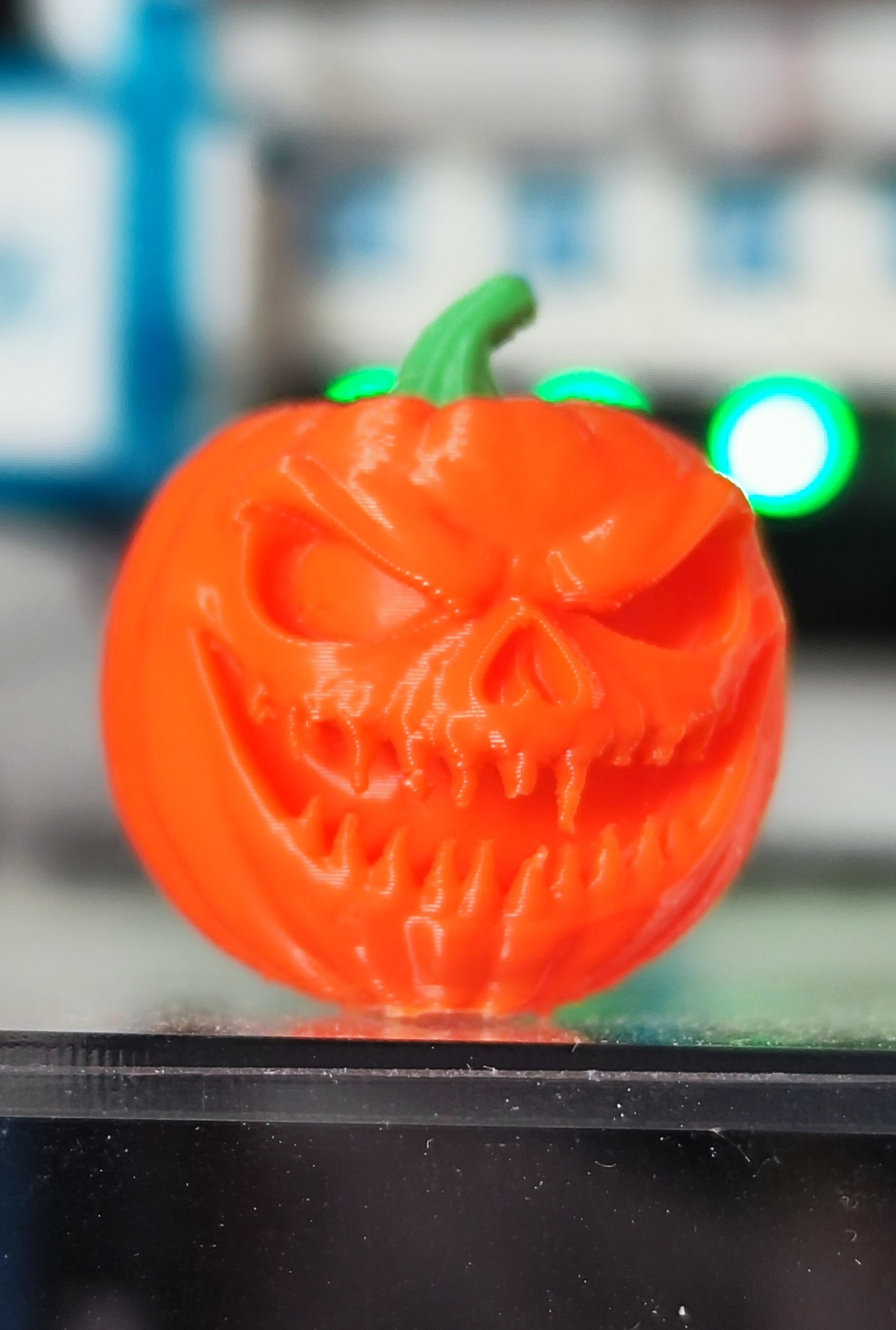 Miniatura 2 do modelo 3D Small scary pumpkin