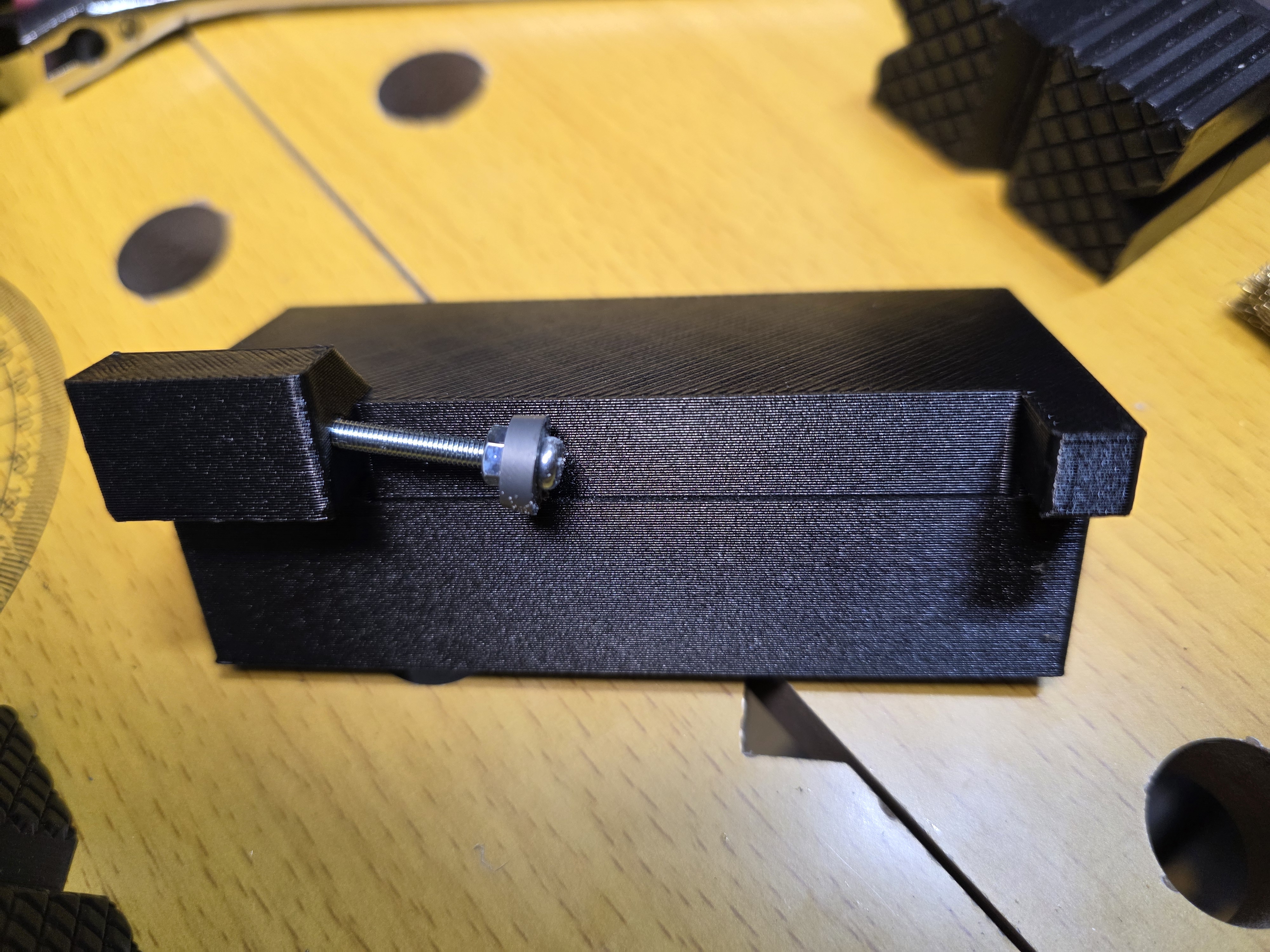 Boarder cutter for ski and snowboard