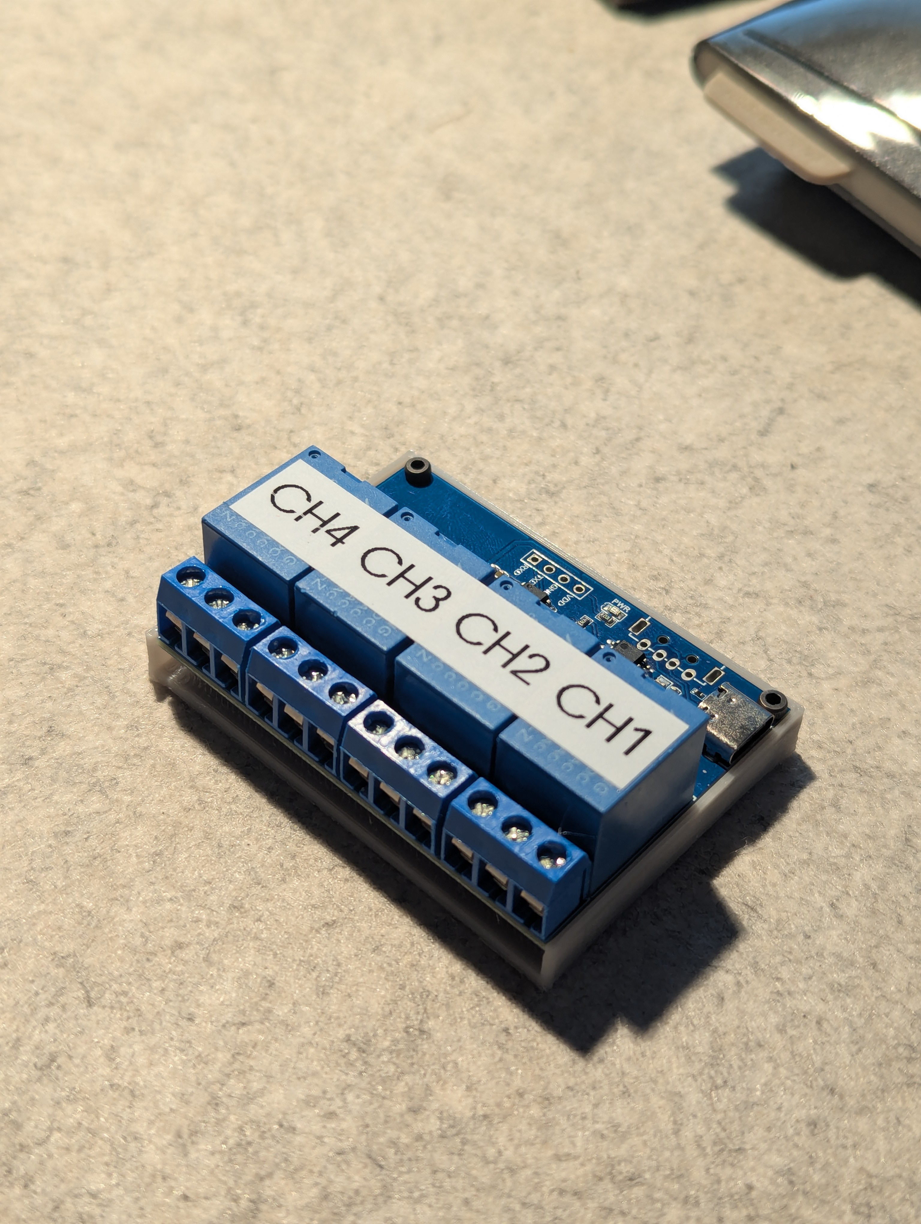 Isolation case for an 4ch relay board