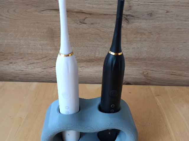 Stojánek na kartáčky. Toothbrush holder.