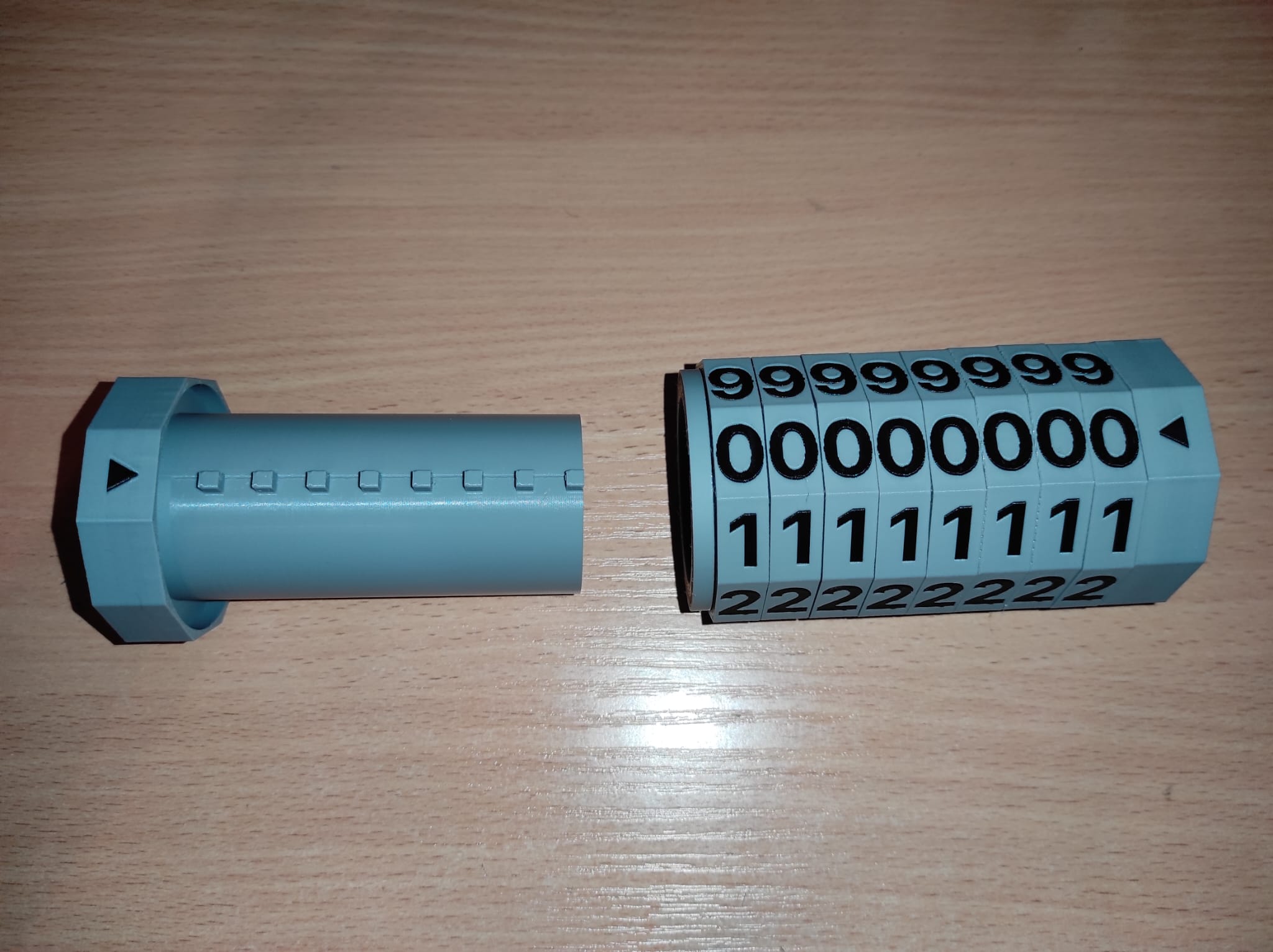 Miniatura 10 do modelo 3D Eight digit numeric cryptex