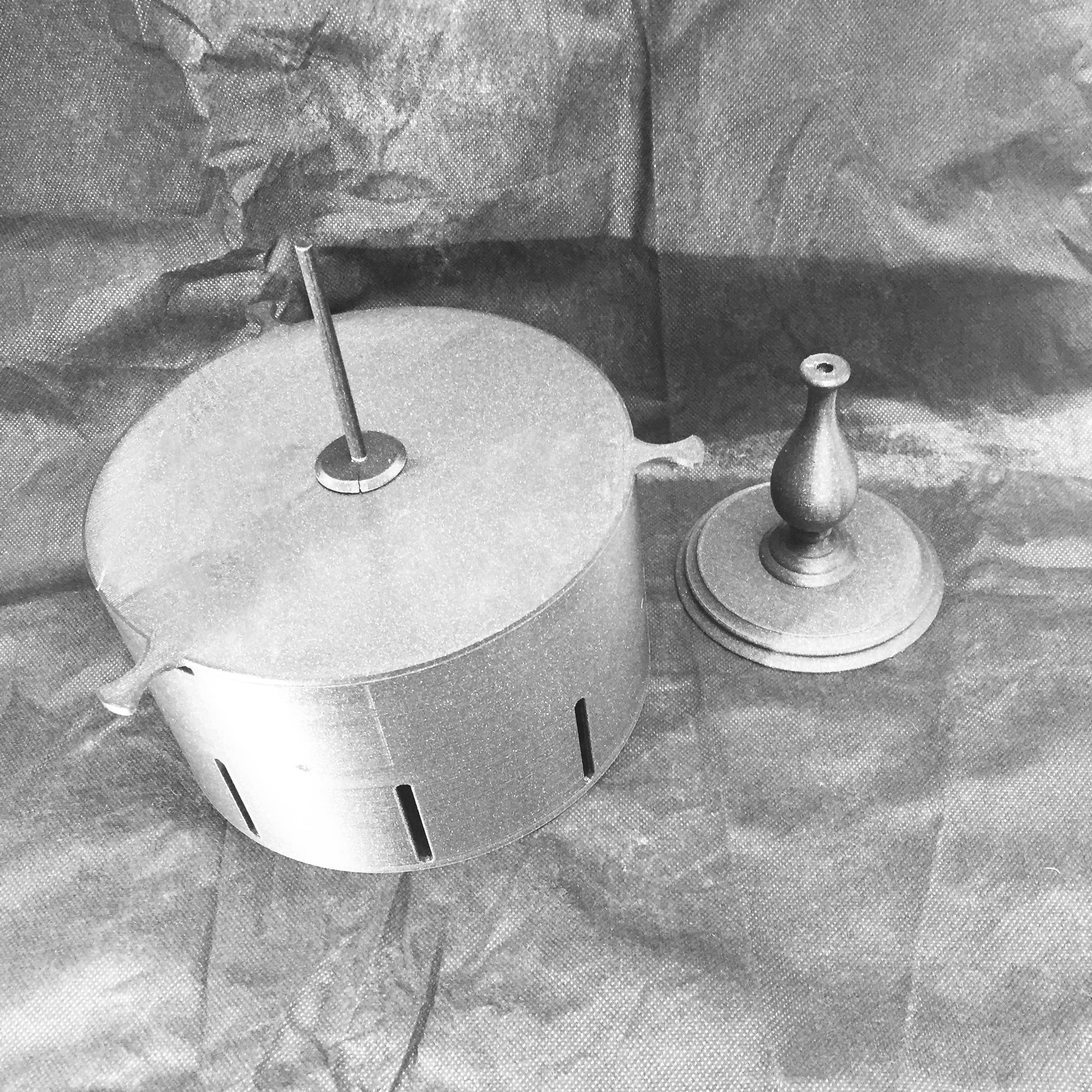 ZOETROPE VINTAGE ANIMATION BARREL RETRO MOTION PICTUR by Dominik