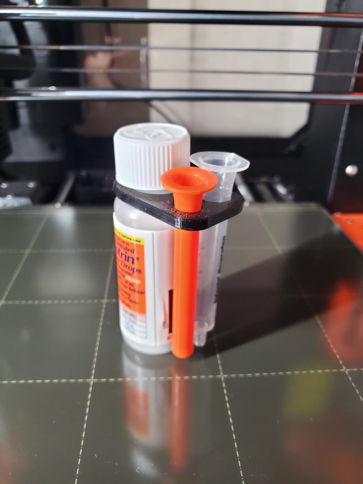 Infants Ibuprofen syringe keeper by Seth Wahle Download free STL
