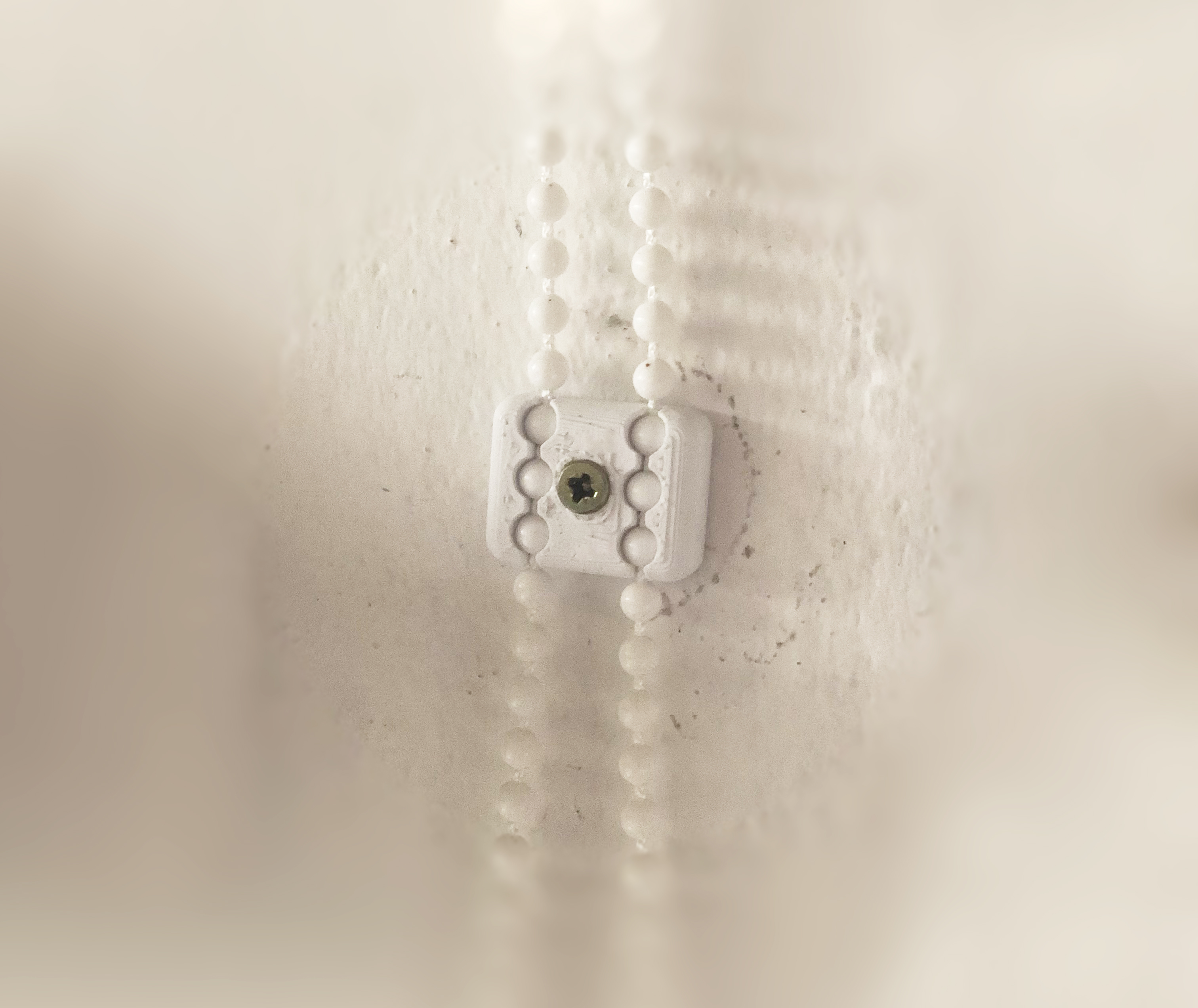 Blinds chain holder