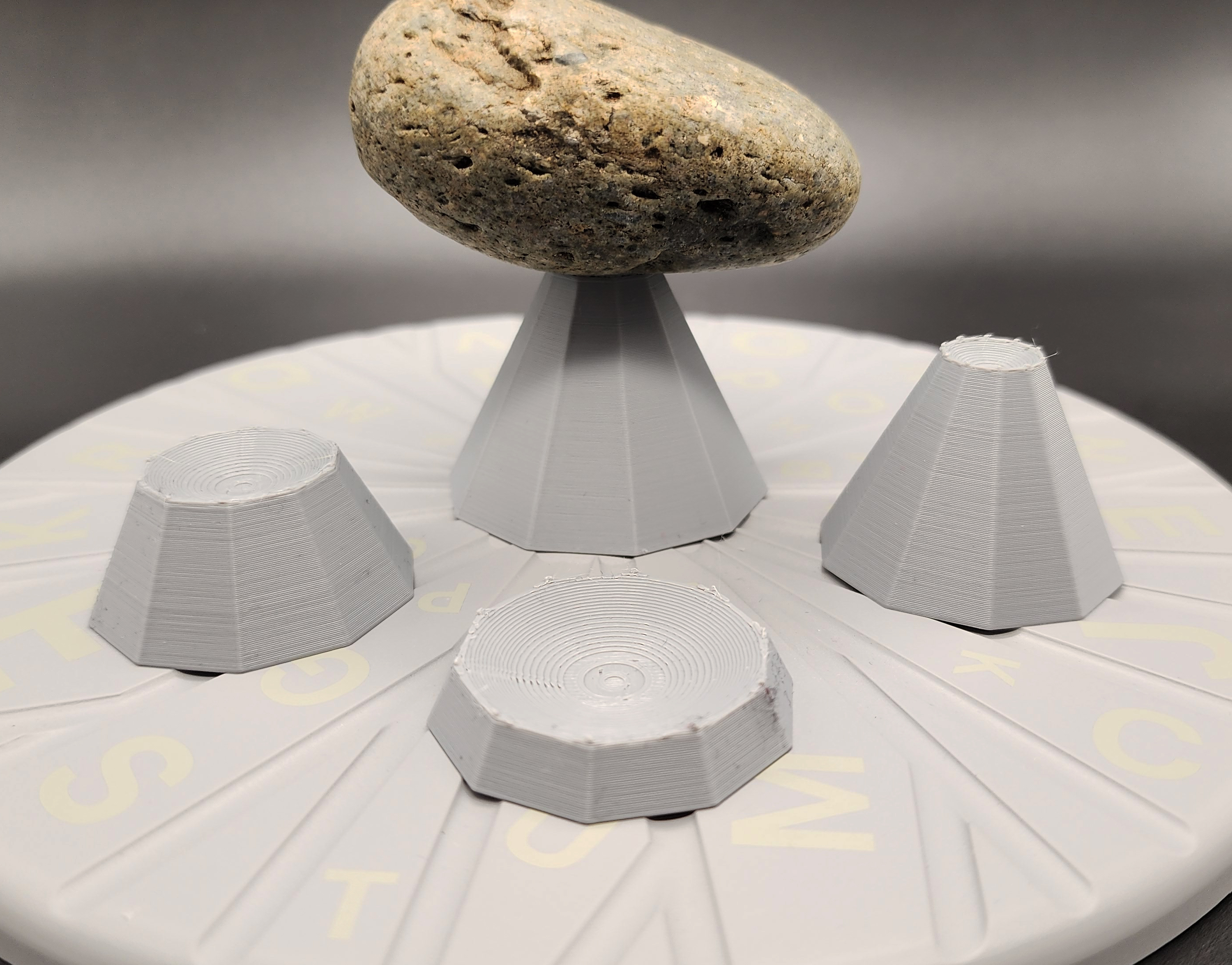 Stands for 3D Scanning Round Objects