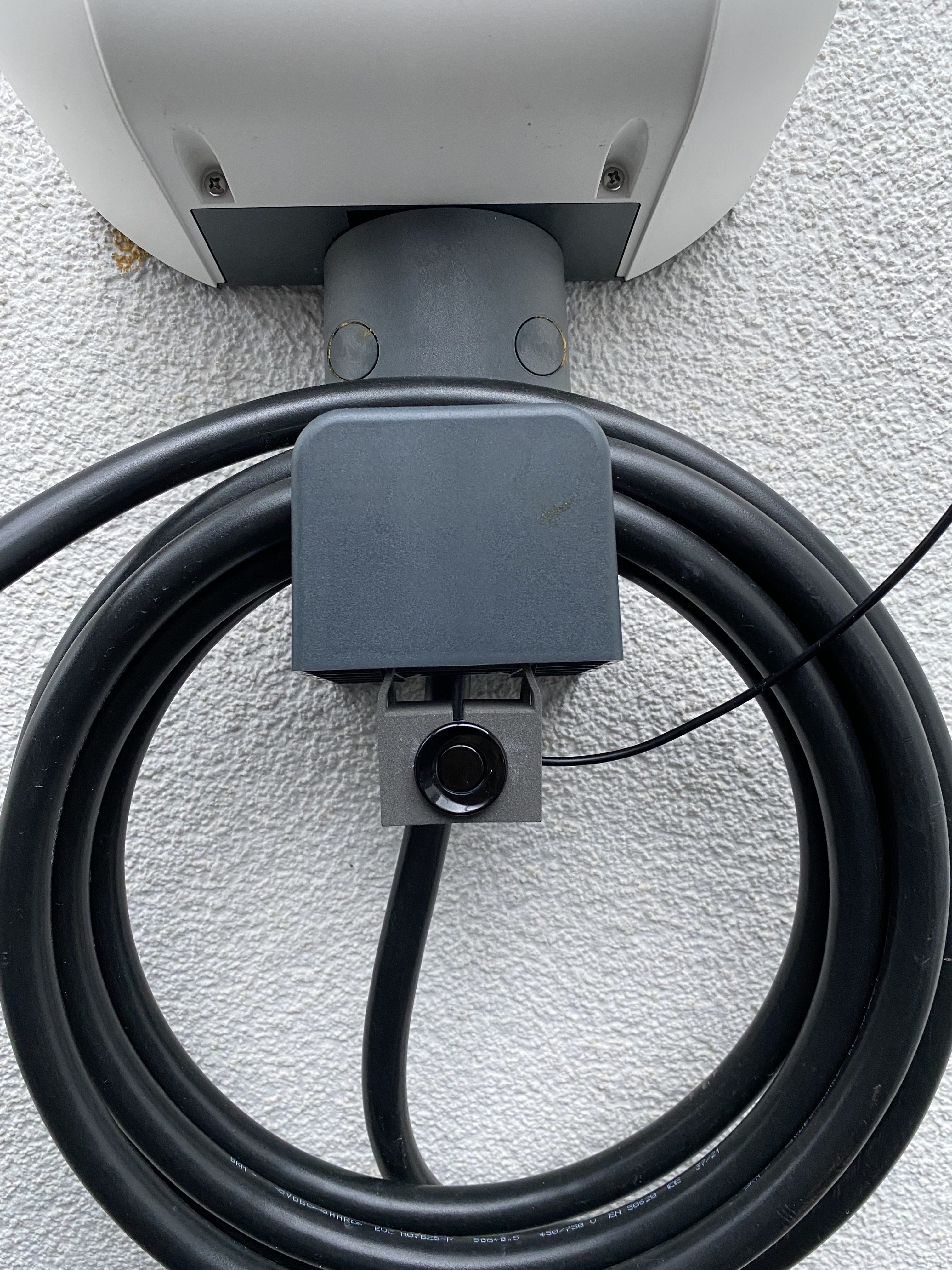 Holder to attach ultrasonic outdoor sensor JSN-SR04T to a SolarEdge / KEBA EV charger
