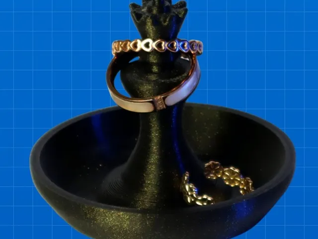 The Queen Ring Holder