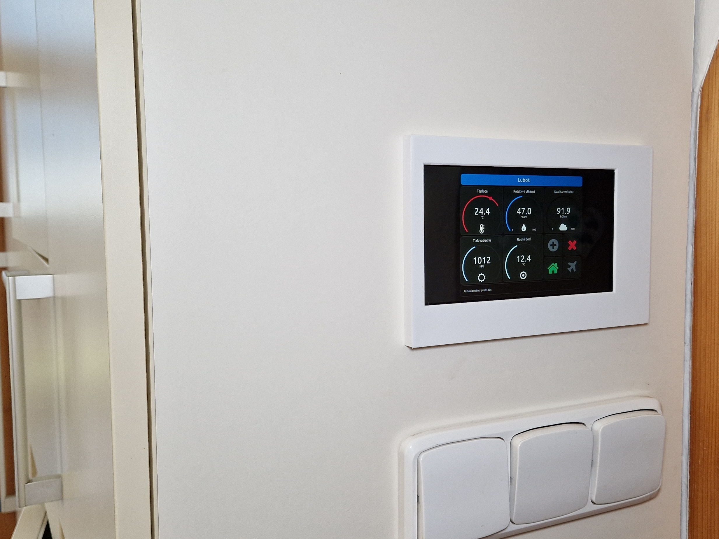 The Wallmount Cover for Waveshare 7" LED Display