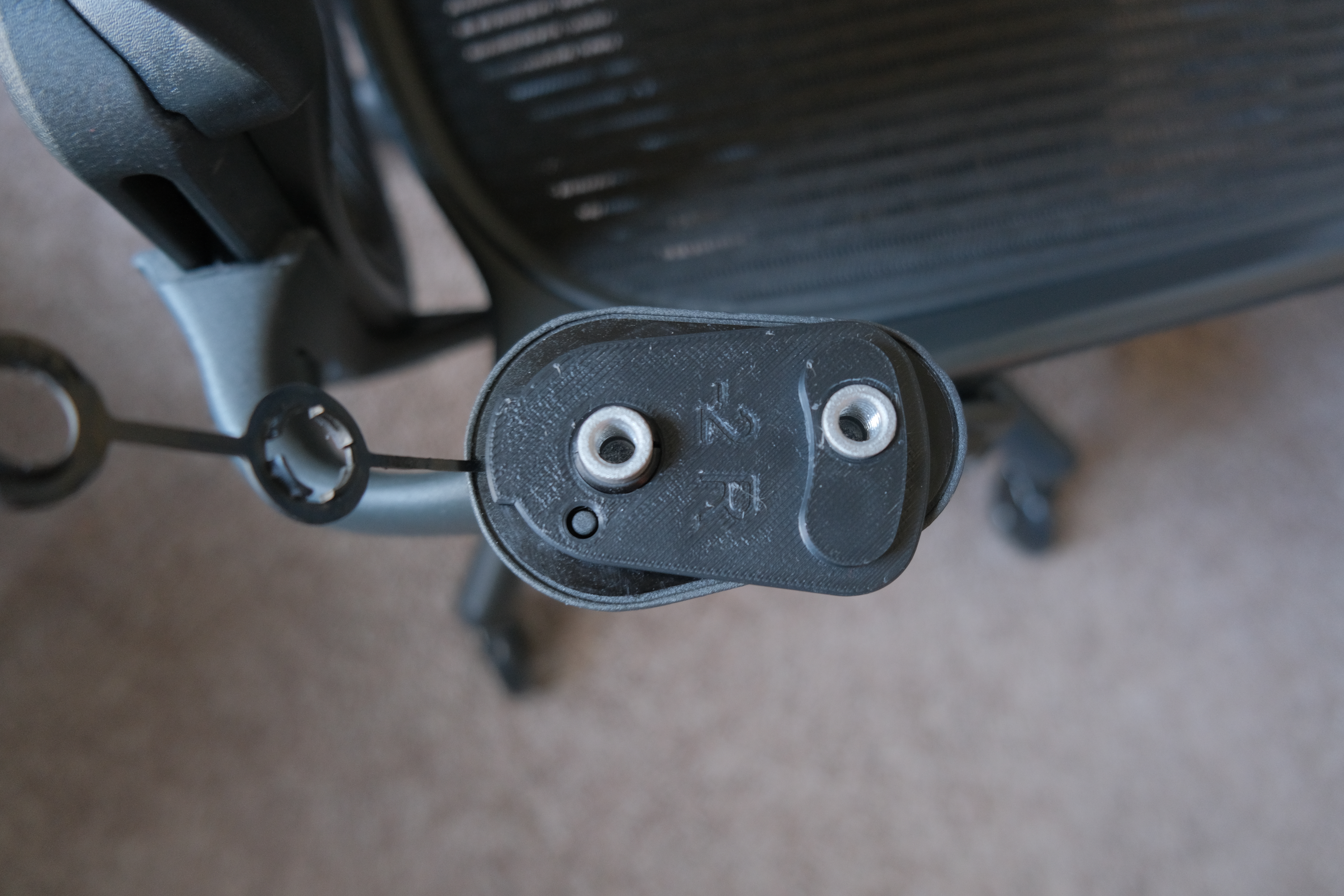 Armrest Lock: Herman Miller Aeron