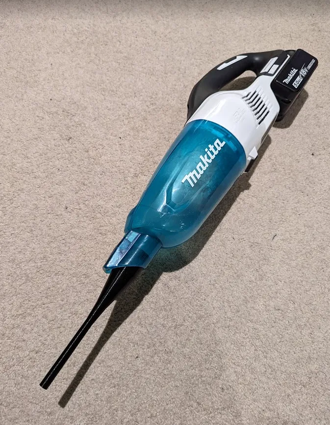 Makita MCL281F handheld vacuum nozzle - Enclosure cleaning by