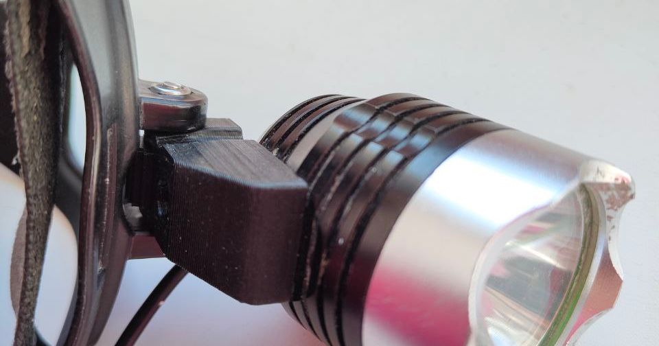 Headlight replacement for broken plastic part by Antaeus Download