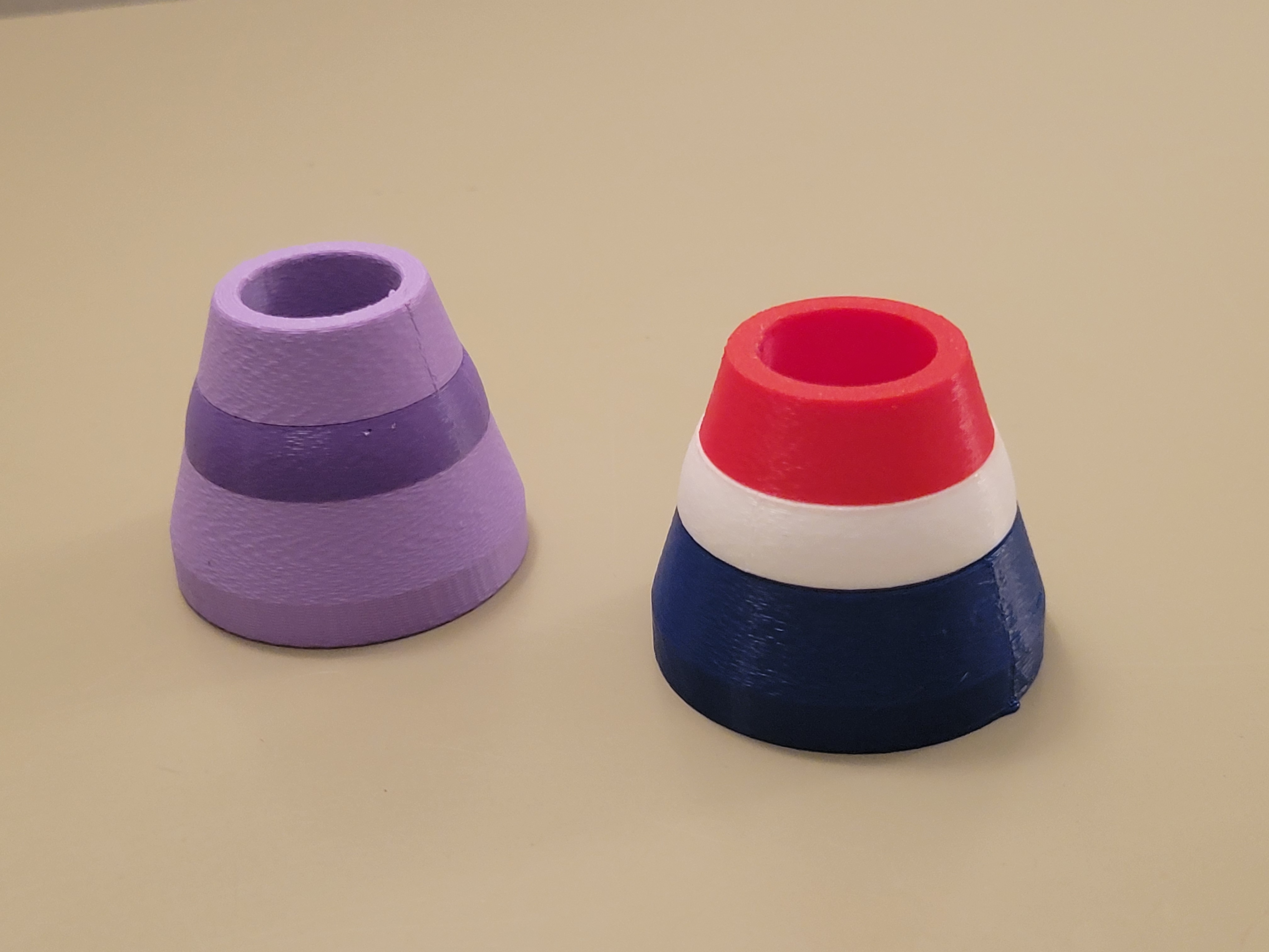 Threaded pen stand