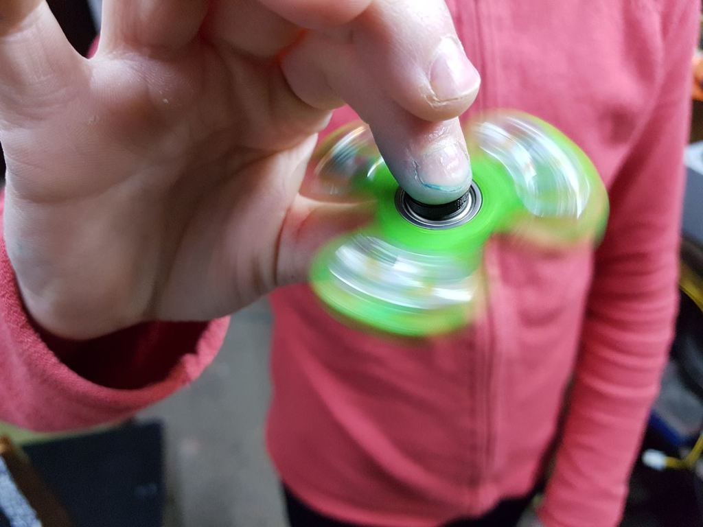Fidget toy-bearing spinner 4 small hands