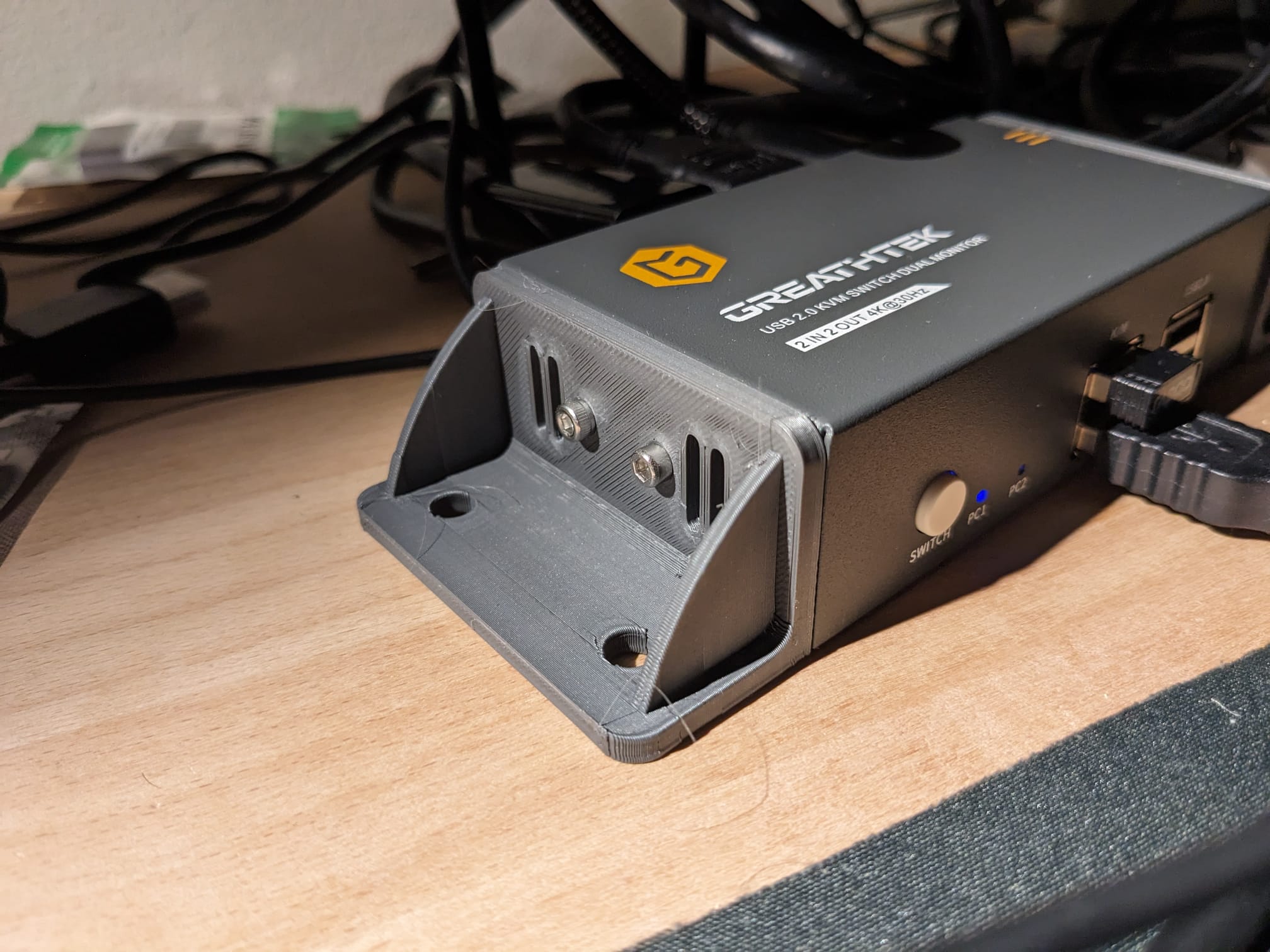 GREATHTEK KVM Switch Mounting Braket by rbelnienk182 Download free
