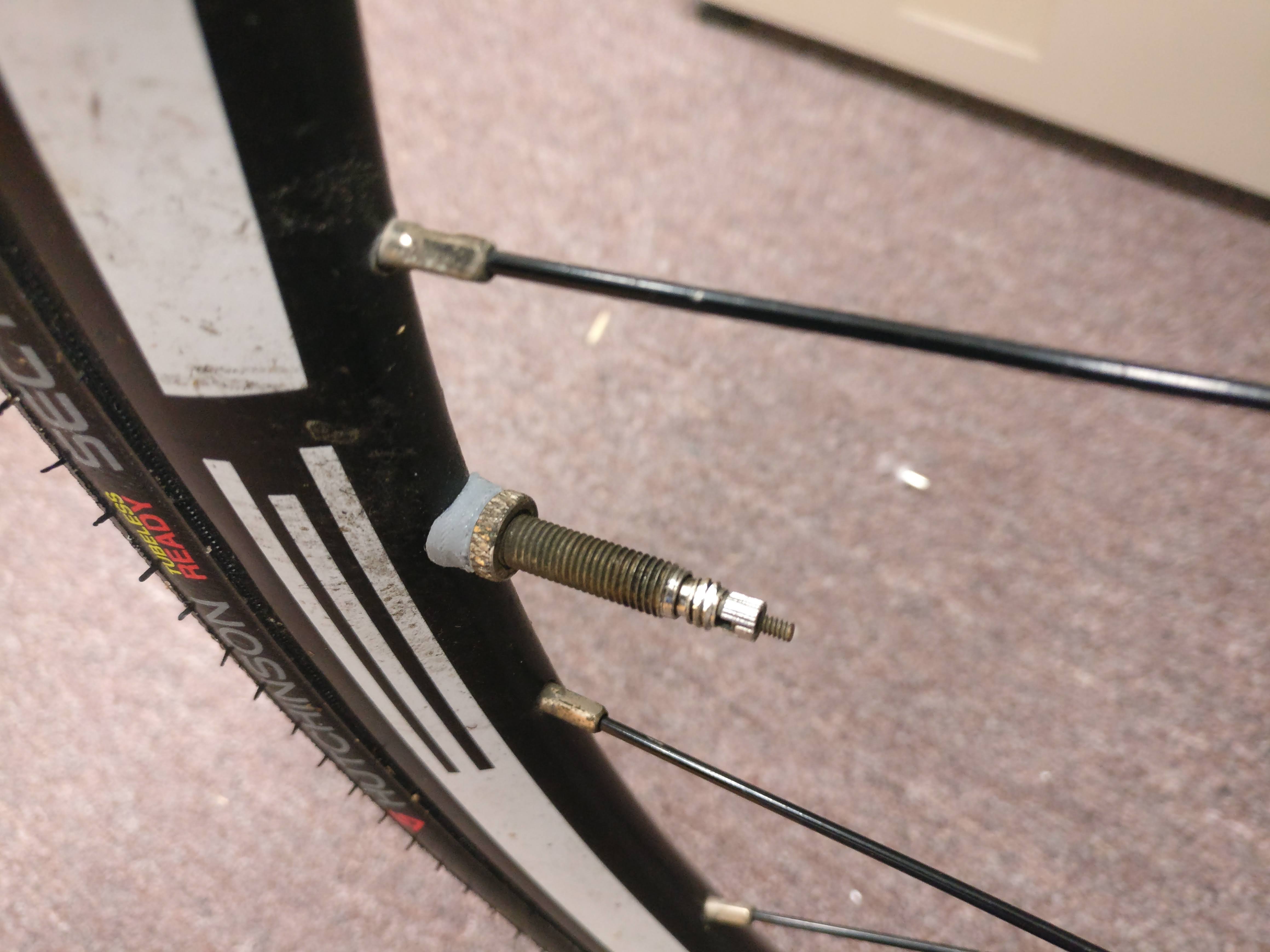 Presta valve rim adapter by kluong Download free STL model