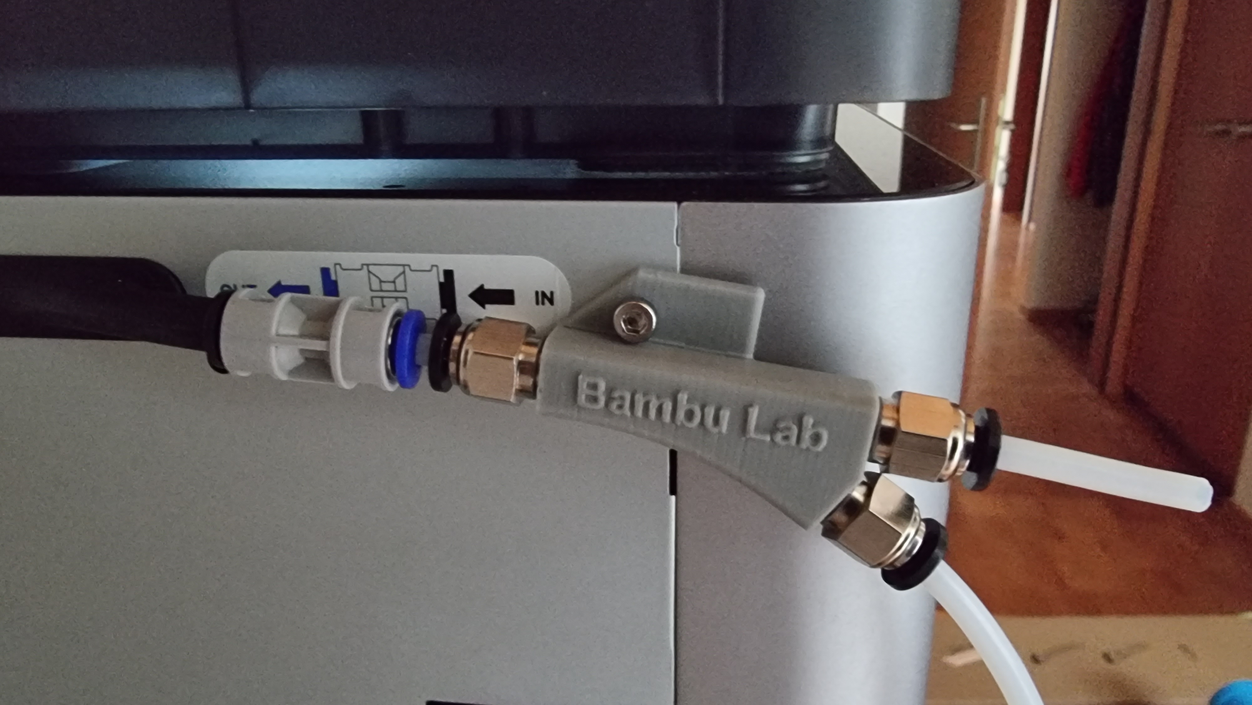 Bowden Tube Y-Splitter with PC4-M6 Connections and Attachment
