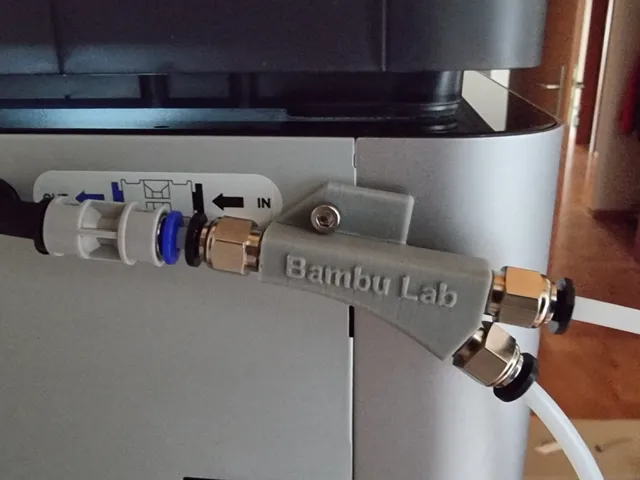 Bowden Tube Y-Splitter with PC4-M6 Connections and Attachment