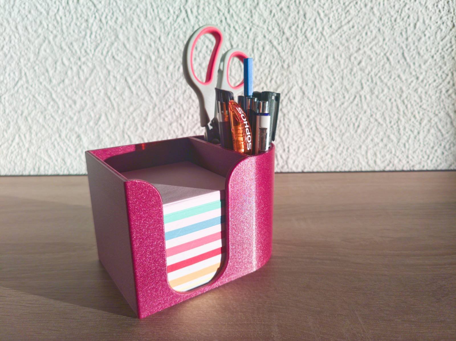 Pen and paper holder / desk organizer