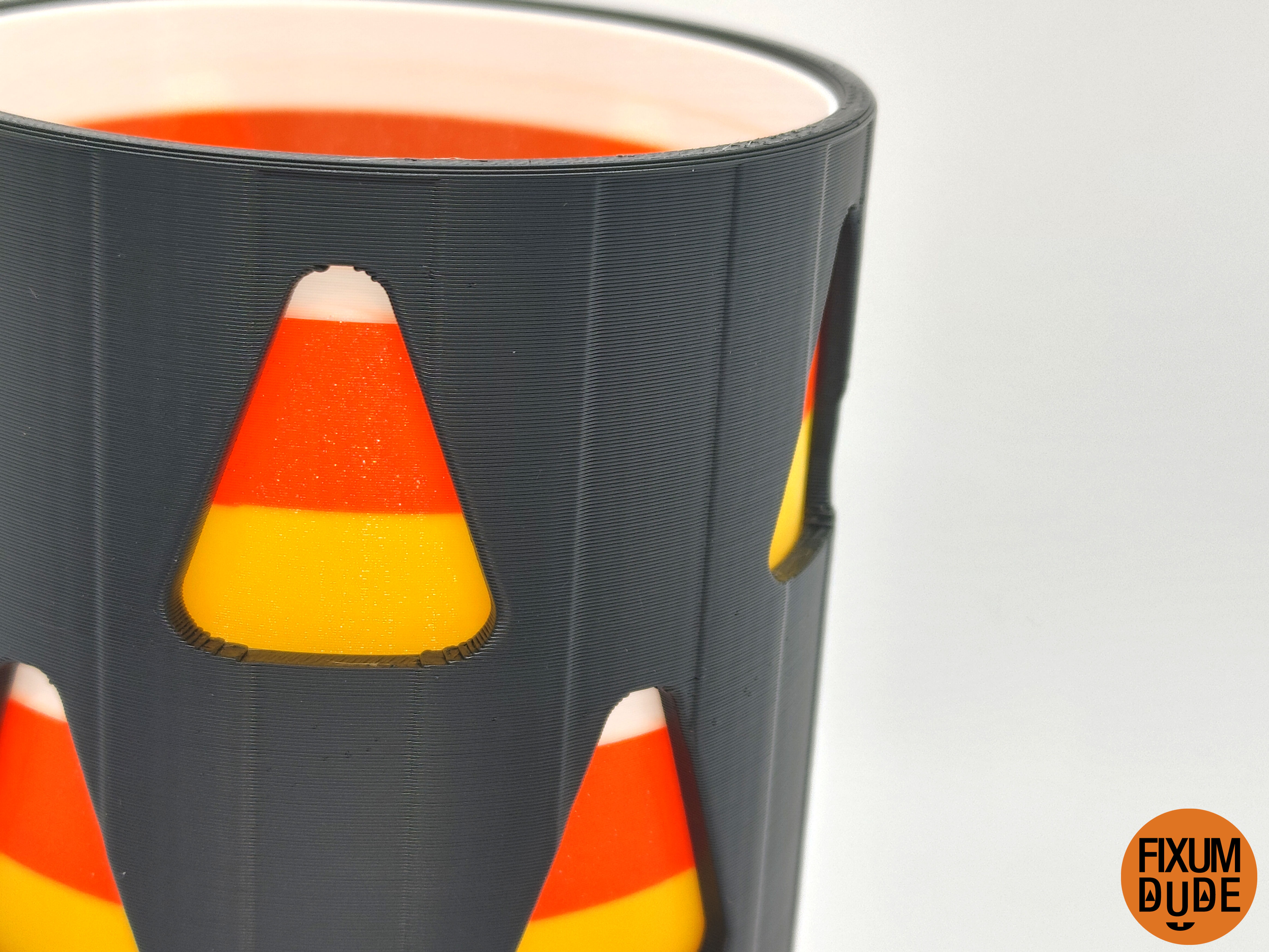 Miniatura 4 do modelo 3D Candy Corn Cutout Vase with Insert